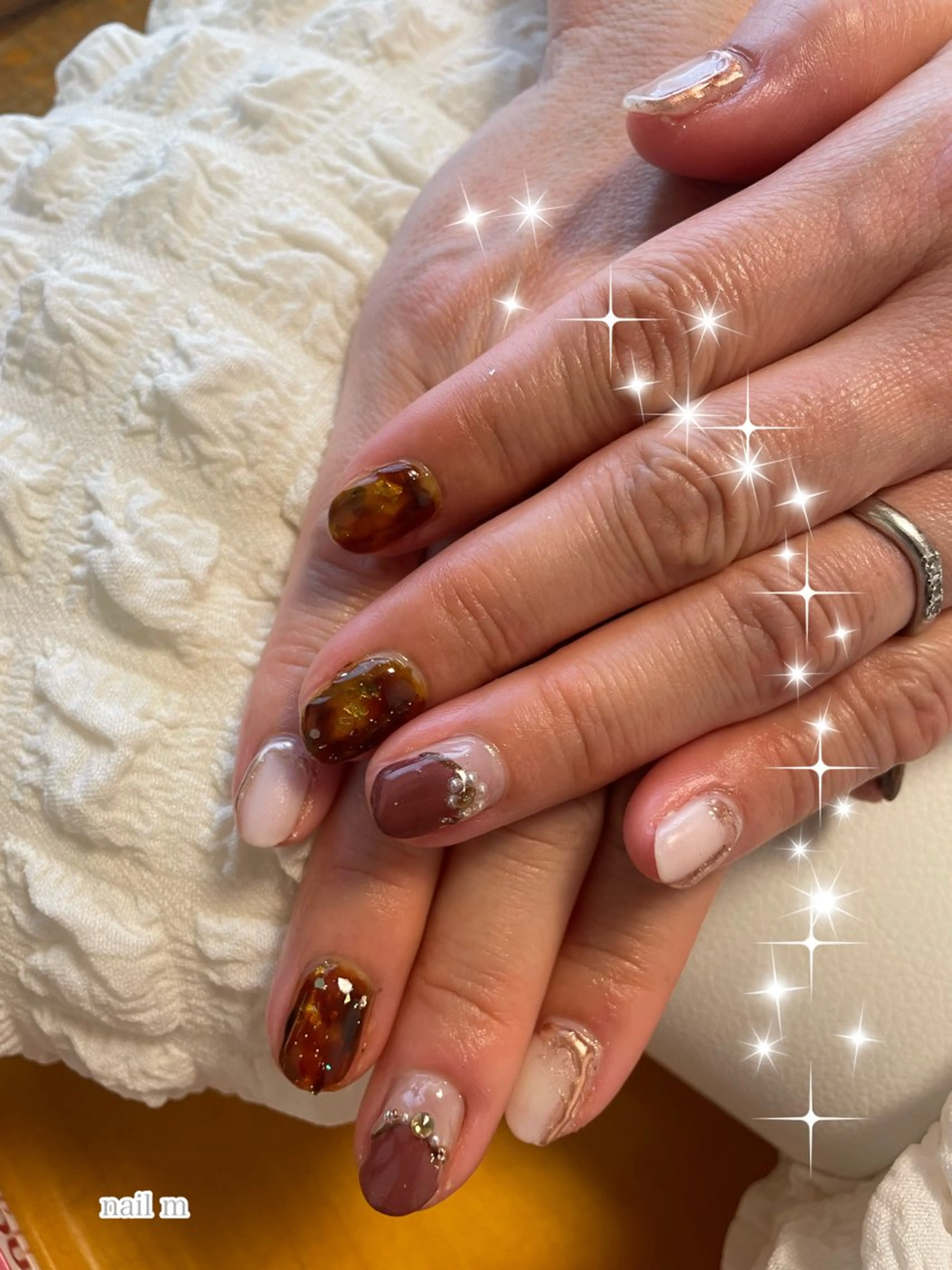 ネイル べっ甲ネイル フラワーネイル フレンチネイル ゴールド ラメ(グリッター) NAIL★M 真紀のネイルデザイン