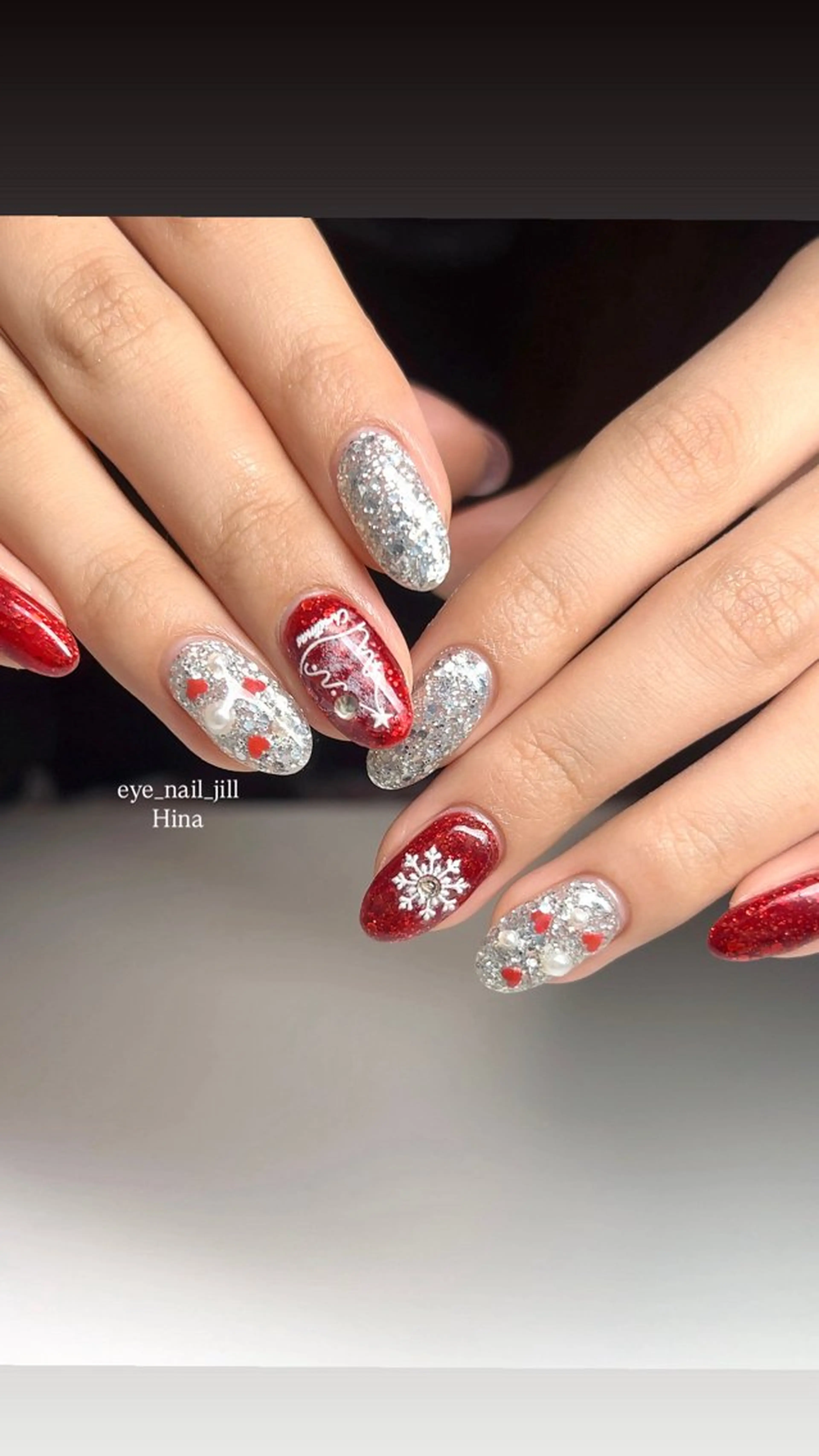 ネイル キラキラネイル 赤色 シルバー 冬ネイル クリスマス ハンドネイル 🎀JILL HINA🎀のネイルデザイン