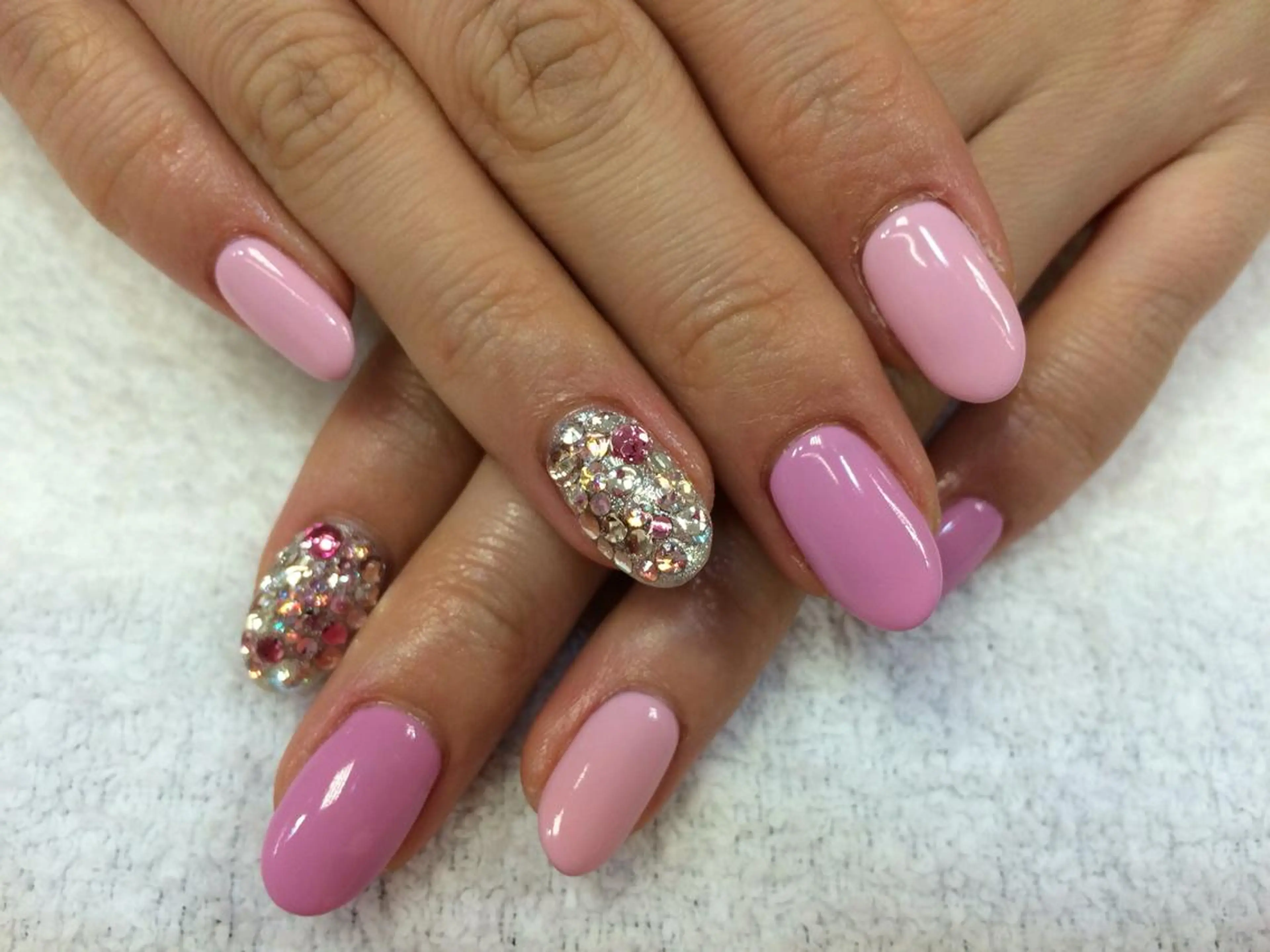 ネイル ピンク ストーンネイル maison　opus所属・nailartist lisaのネイルデザイン
