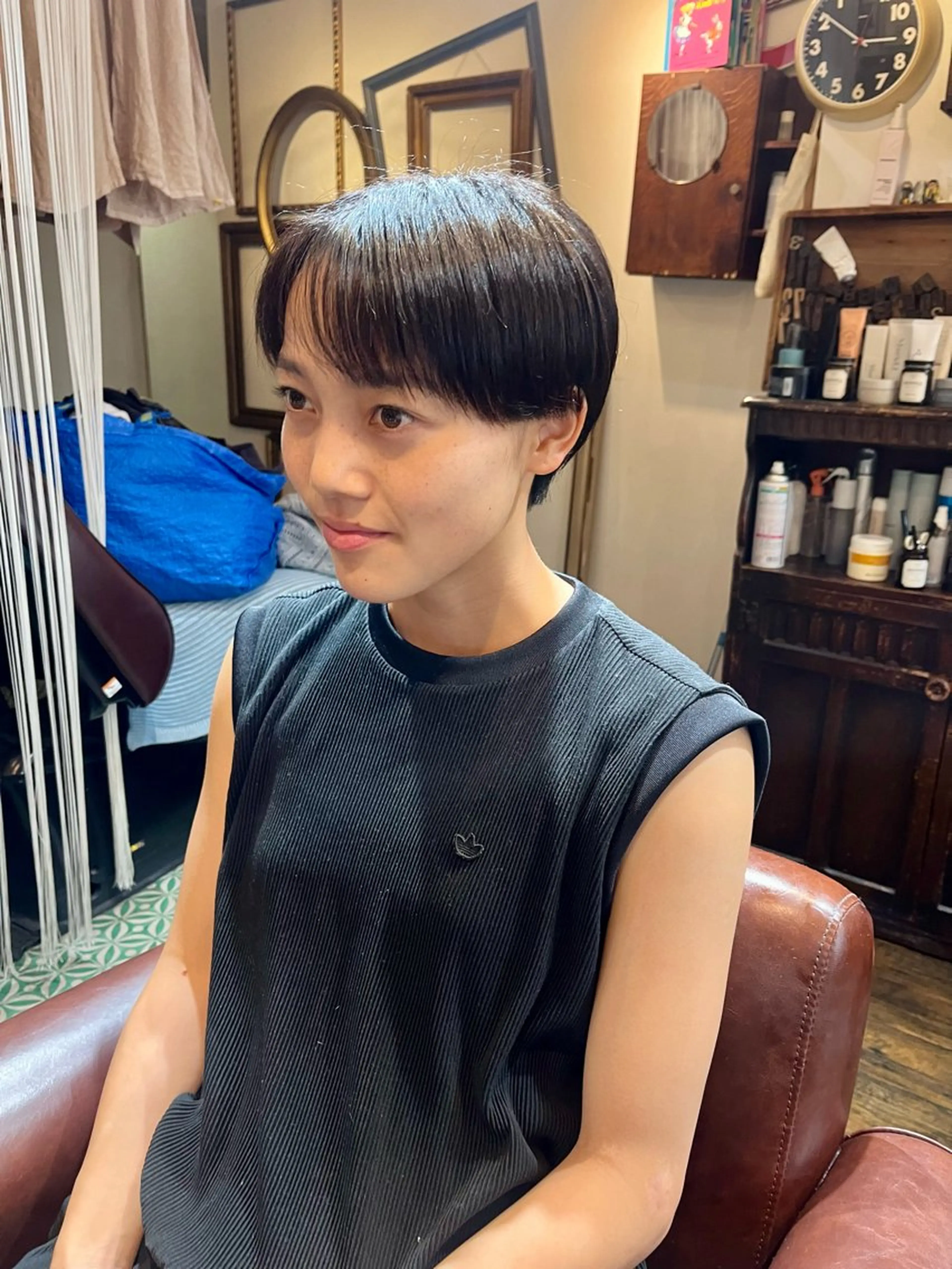 ショート カラー ハンサムショート ショートヘア カット ヘアカラー トリートメント ヘッドスパ 抜け感パーマ/ 顔まわり/緒方椋のヘアスタイル