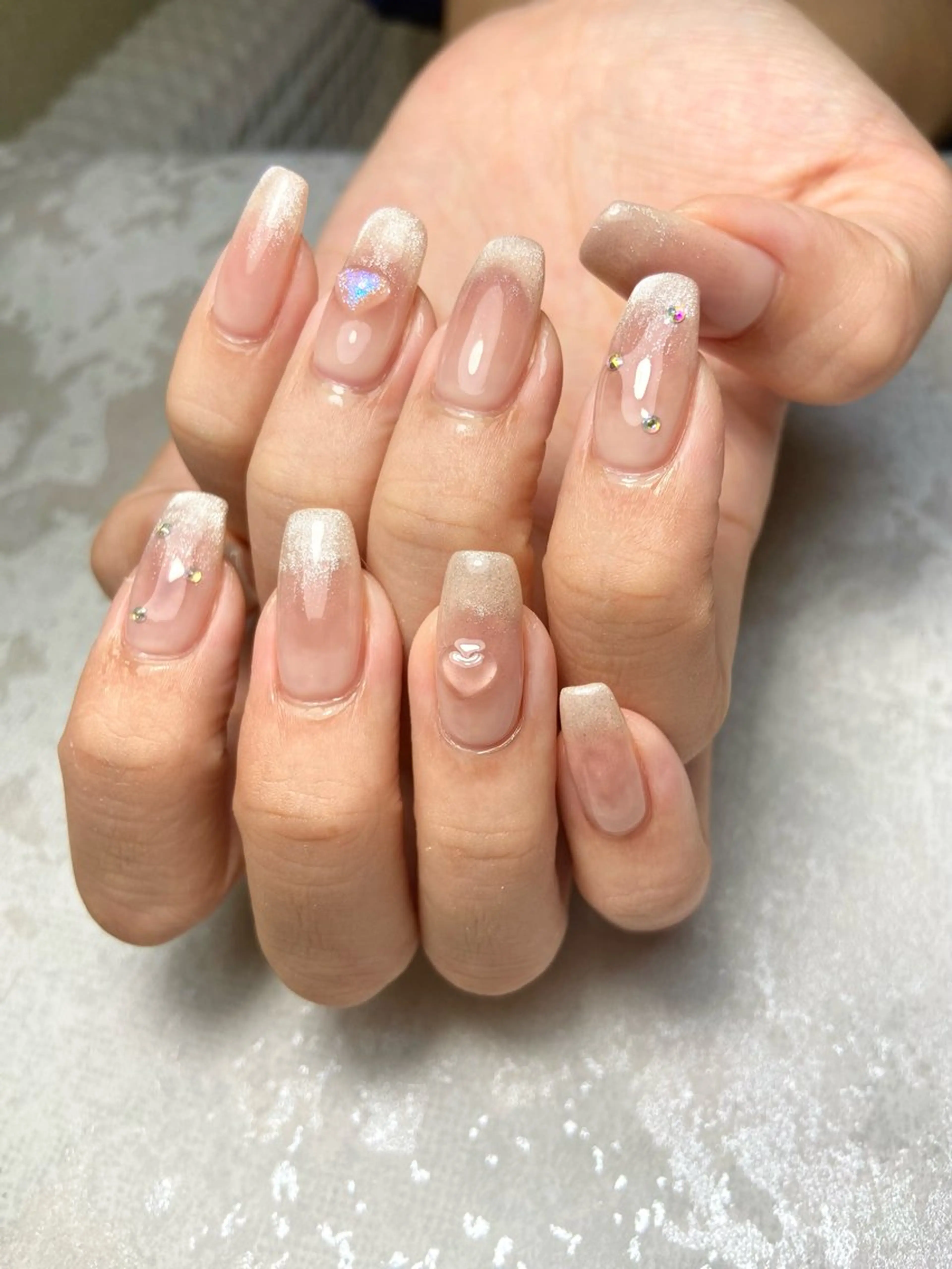 ネイル チークネイル グラデーション マグネットネイル ハンドネイル nail_ kinaのネイルデザイン