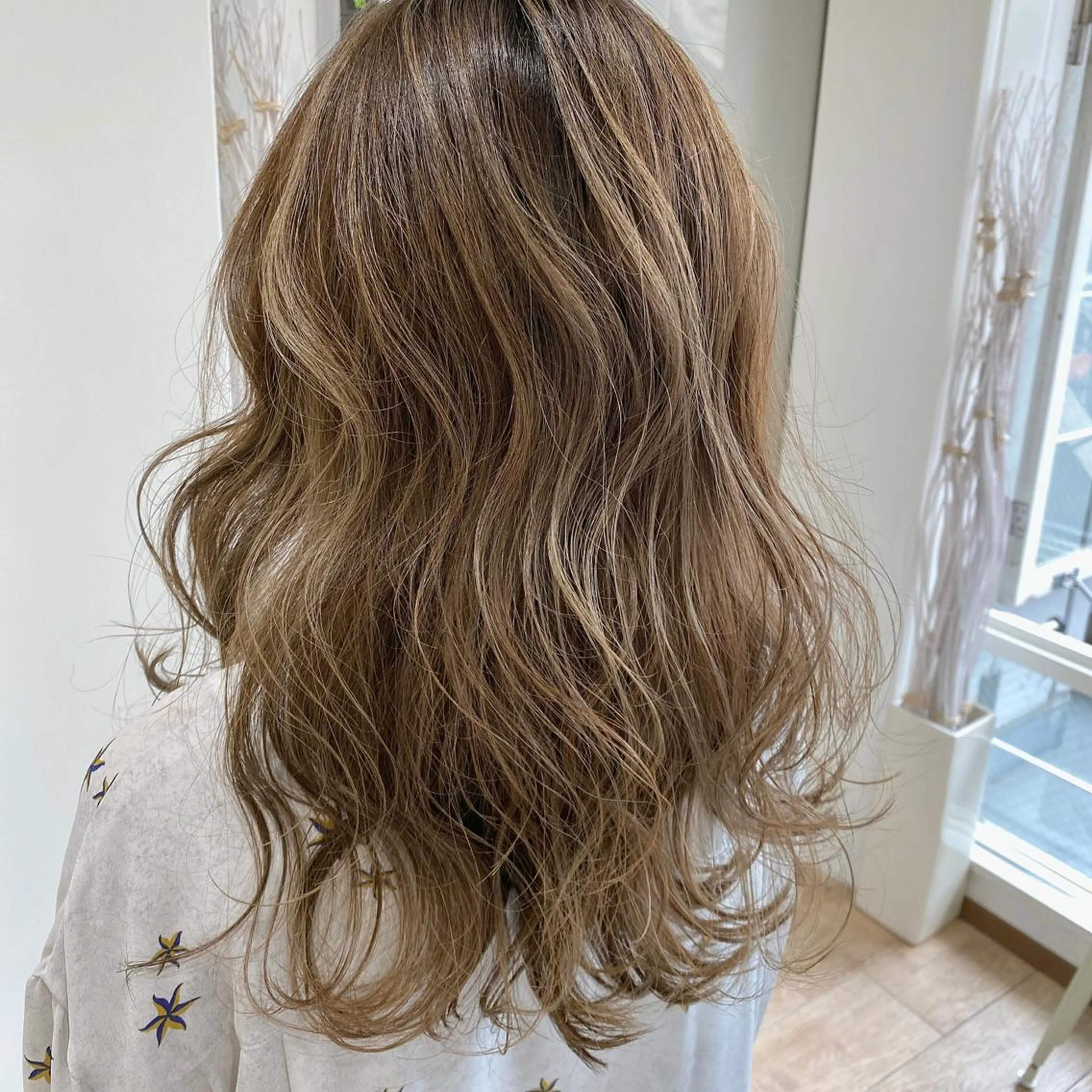 ロング カラー ベージュカラー ハイライトカラー ミント ミントベージュ ハイライト ヘアカラー やじま ひろこのヘアスタイル