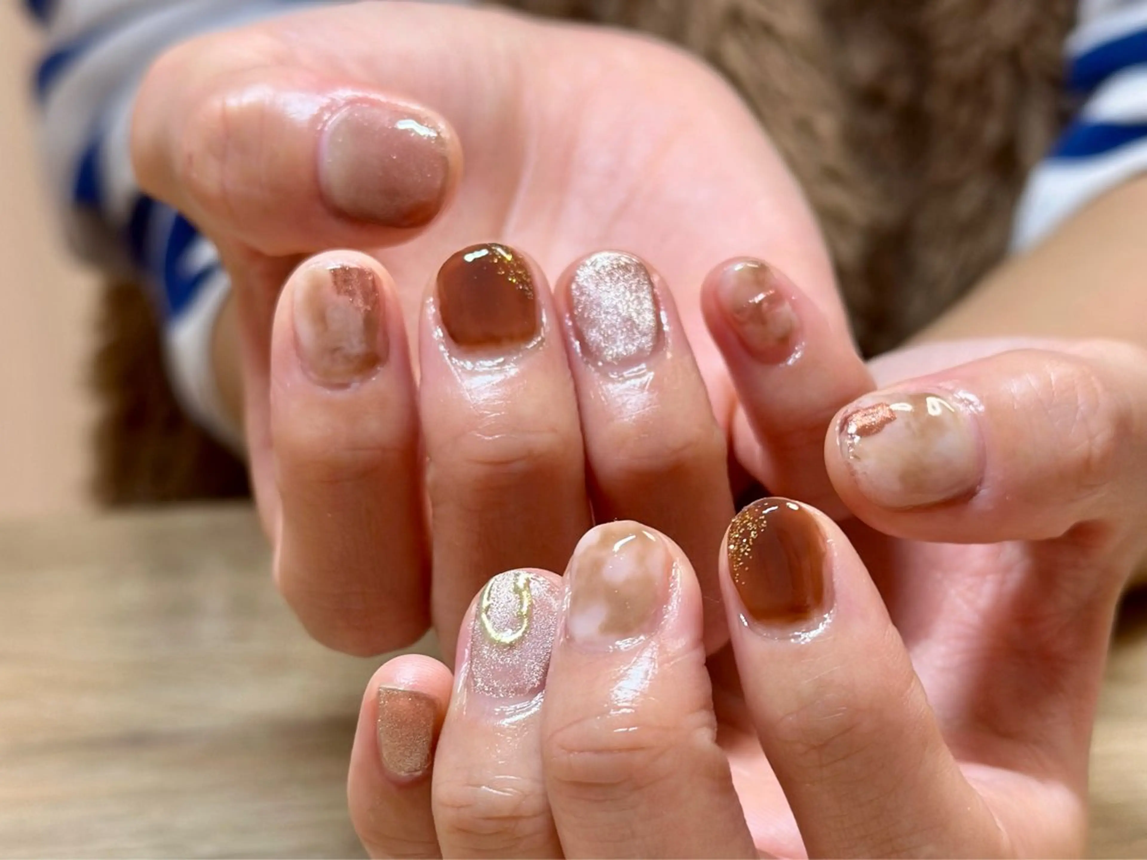 ネイル ブラウン ラメ(グリッター) 冬ネイル クリスマス 💅 〜hitomi〜のネイルデザイン