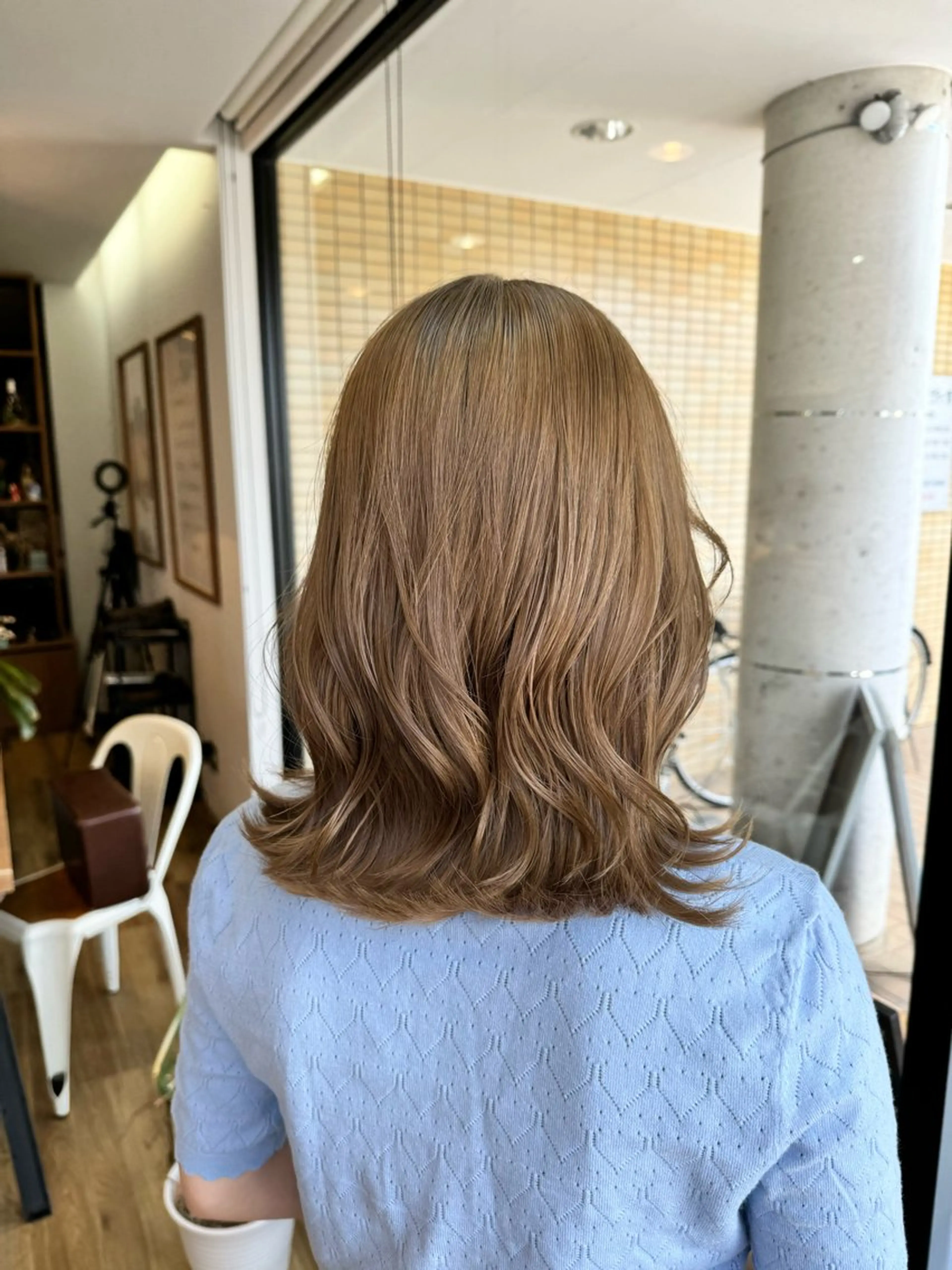 セミロング カラー ベージュカラー ブリーチ ヘアカラー トリートメント ツキダテ ユイのヘアスタイル