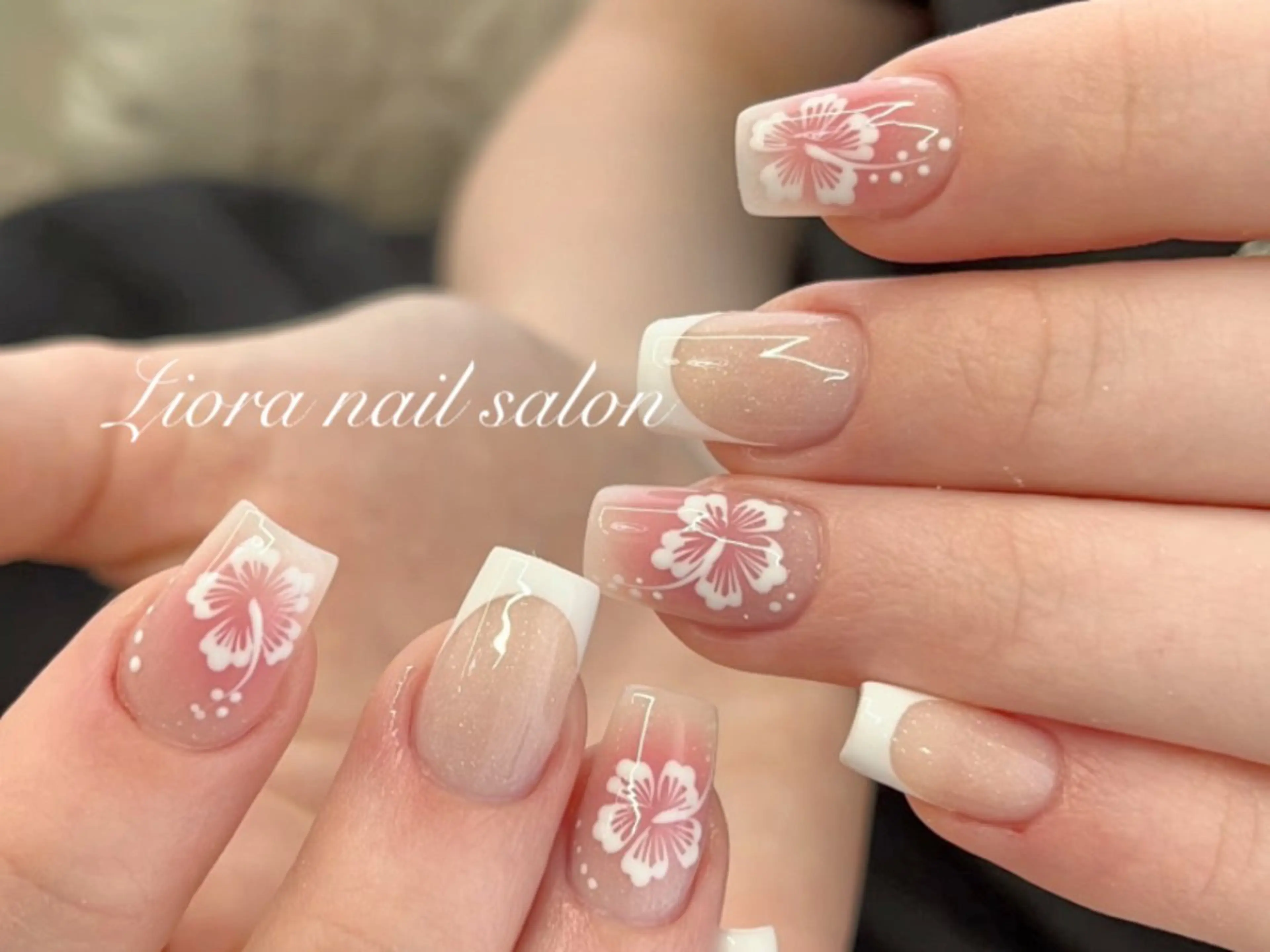 ネイル フレンチネイル ジェルネイル ガーリー グラデーション キラキラネイル ハンドネイル Liora ネイルサロン所属・Liora nail salonのネイルデザイン