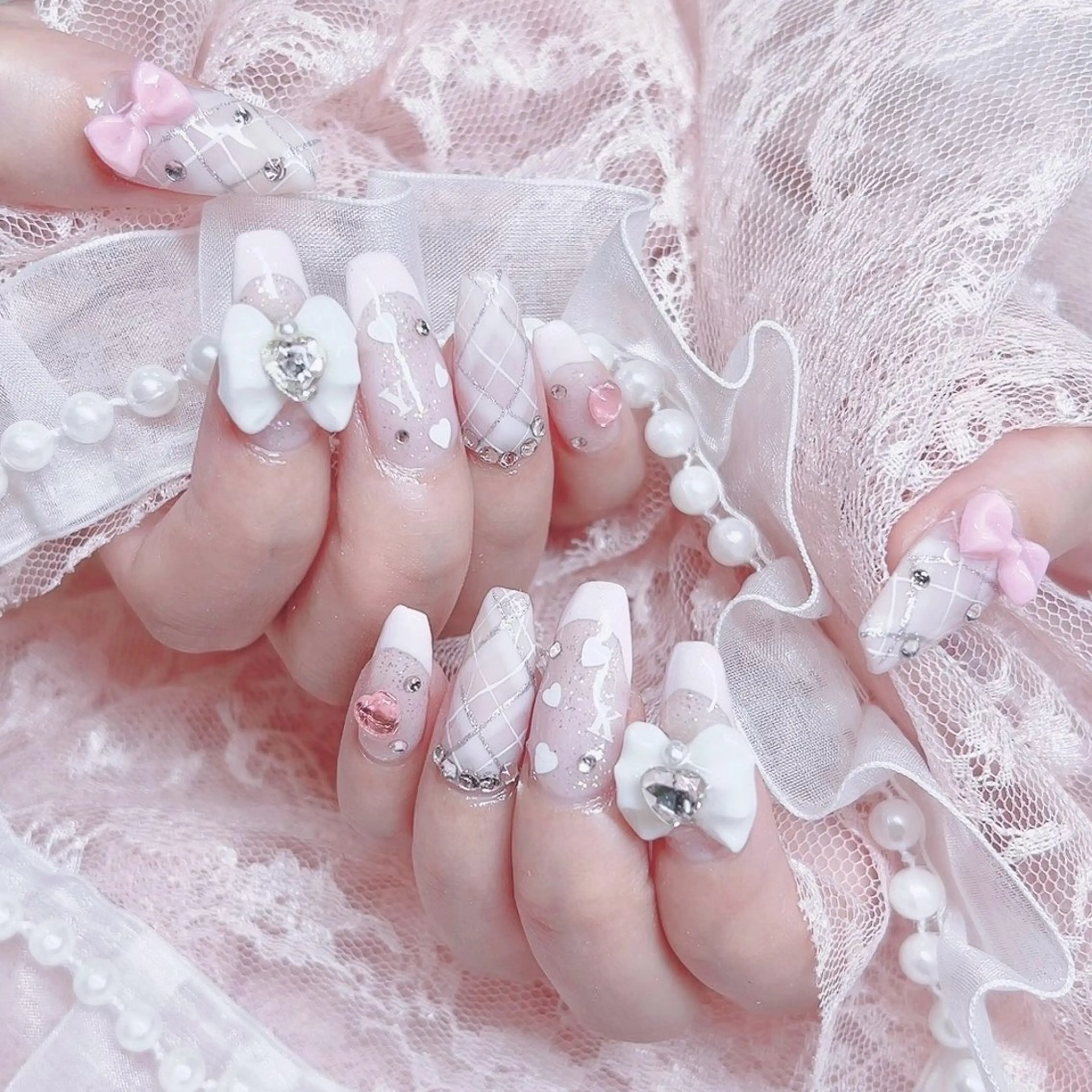 ネイル フレンチネイル ガーリー ピンク 冬ネイル クリスマス ハンドネイル Nail lieNのネイルデザイン