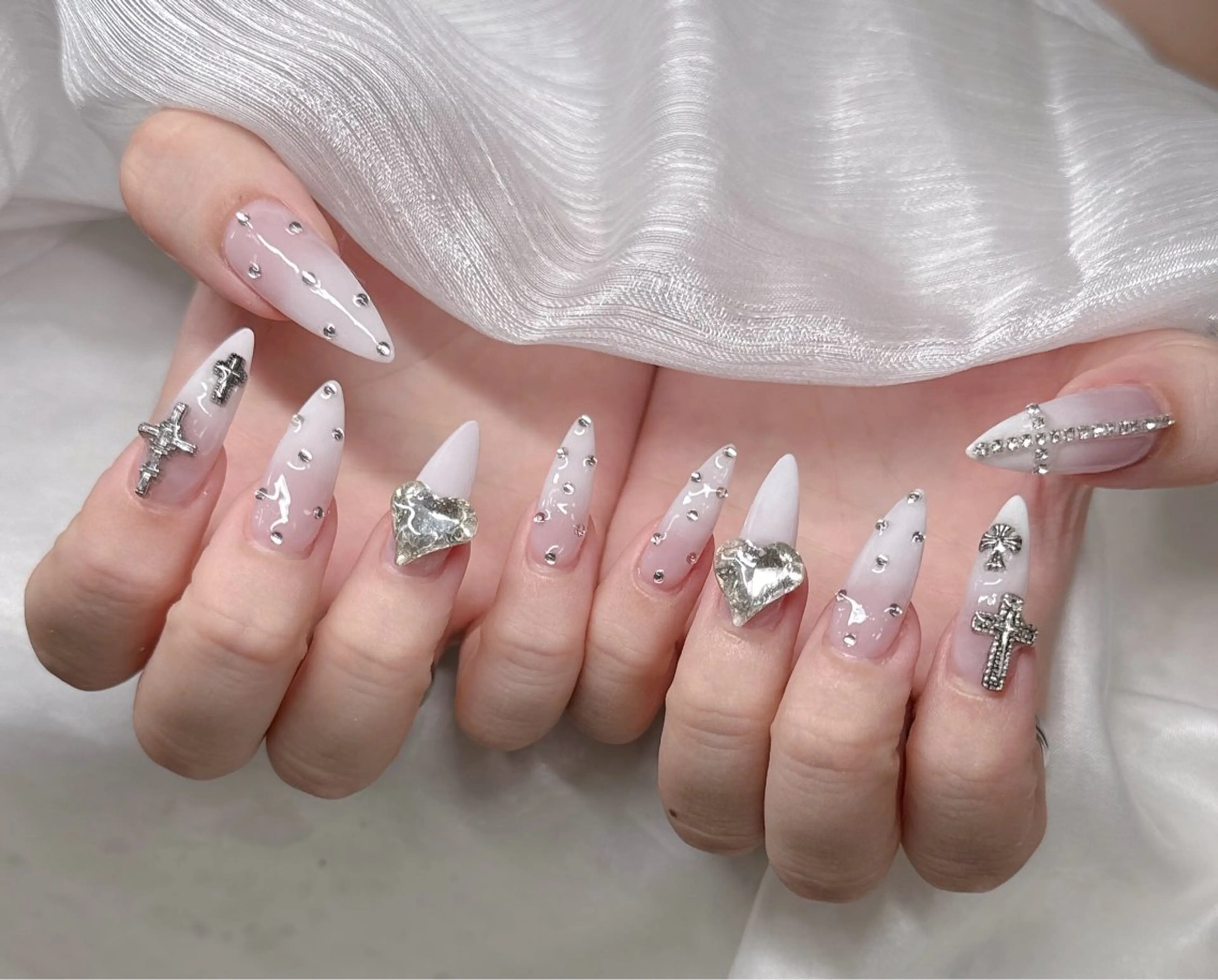 ネイル オーロラネイル チークネイル 長さ出し フットネイル フレンチネイル ハンドネイル Lee Ainのネイルデザイン