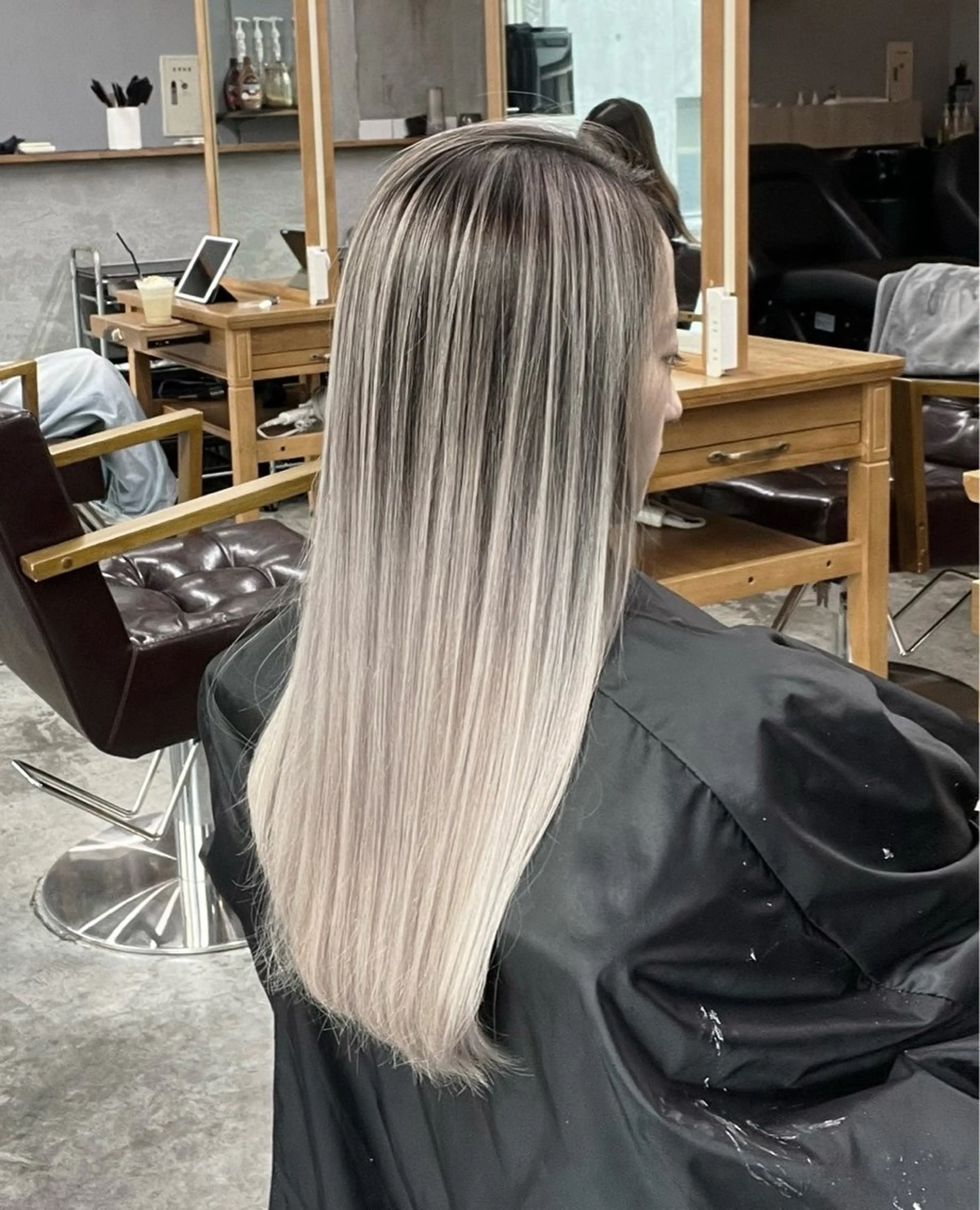 ロング カラー バレイヤージュ シルバー ホワイトシルバー レイヤーカット ヘアカラー トリートメント ROBIN所属・指名数No.1 /NAOYAのヘアスタイル