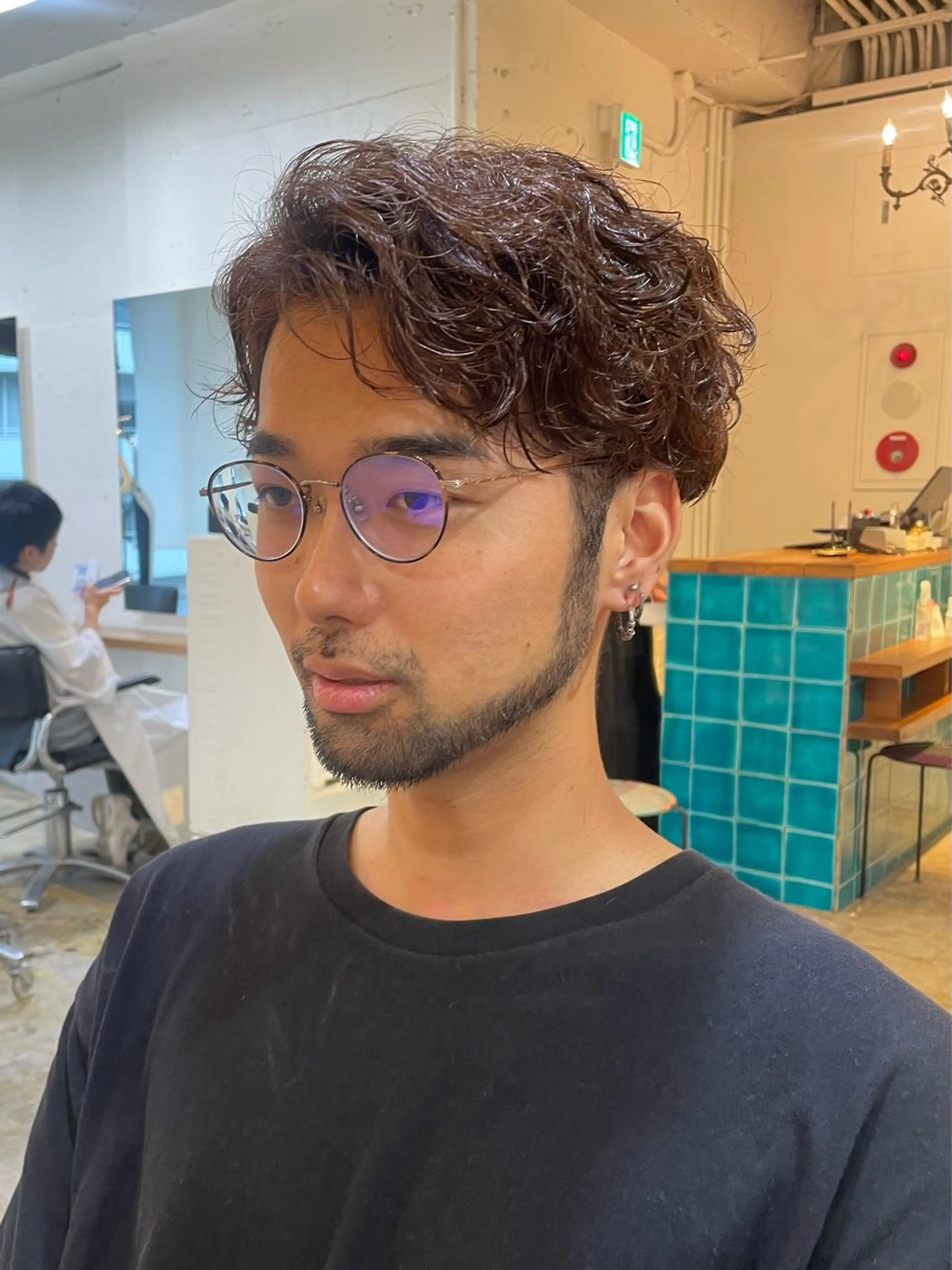 カラー パーマ メンズ ブラウンカラー RIN／韓国ヘア レイヤーカットのヘアスタイル