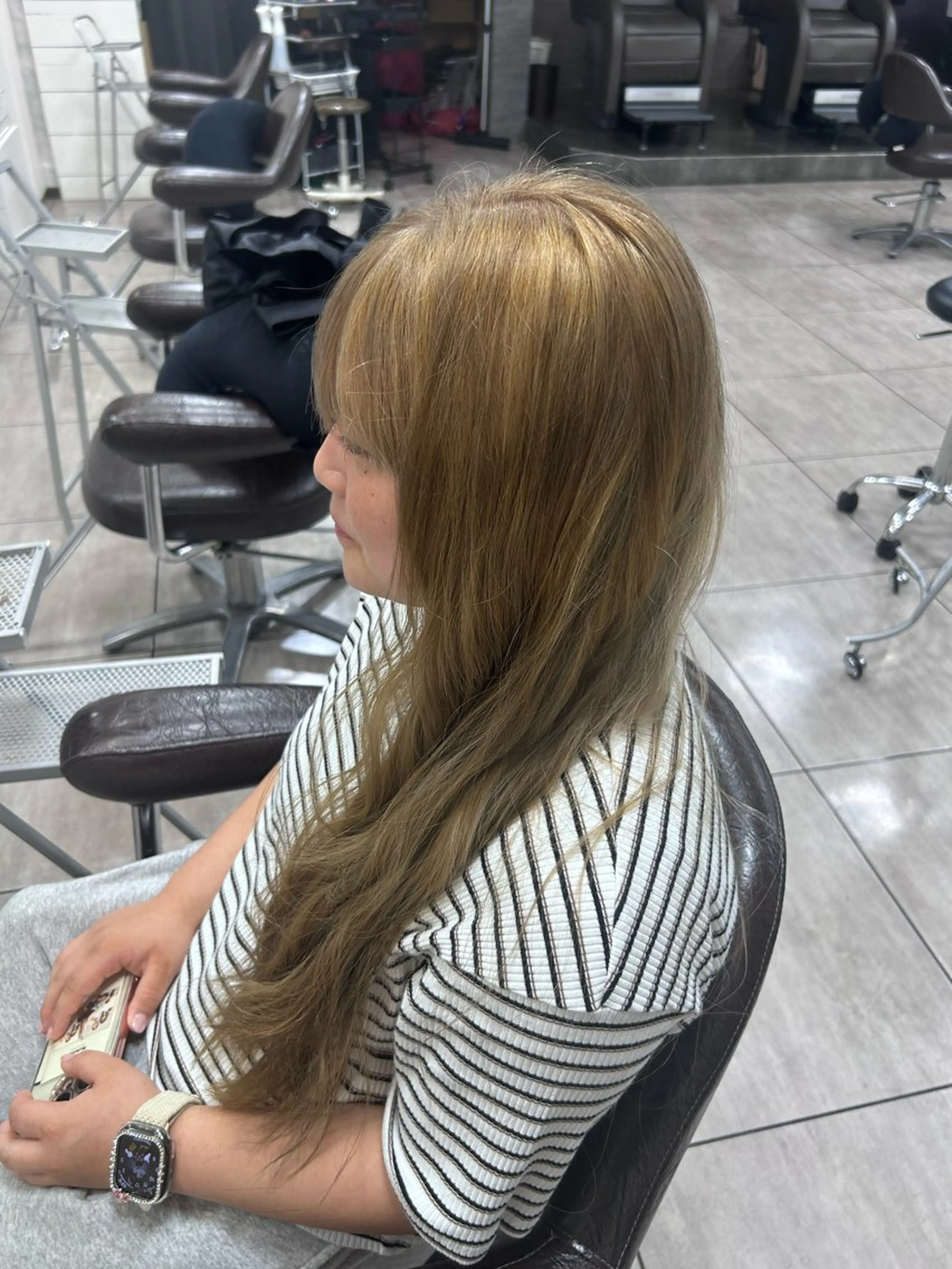 ロング カラー ベージュカラー ブリーチ よしい あまねのヘアスタイル