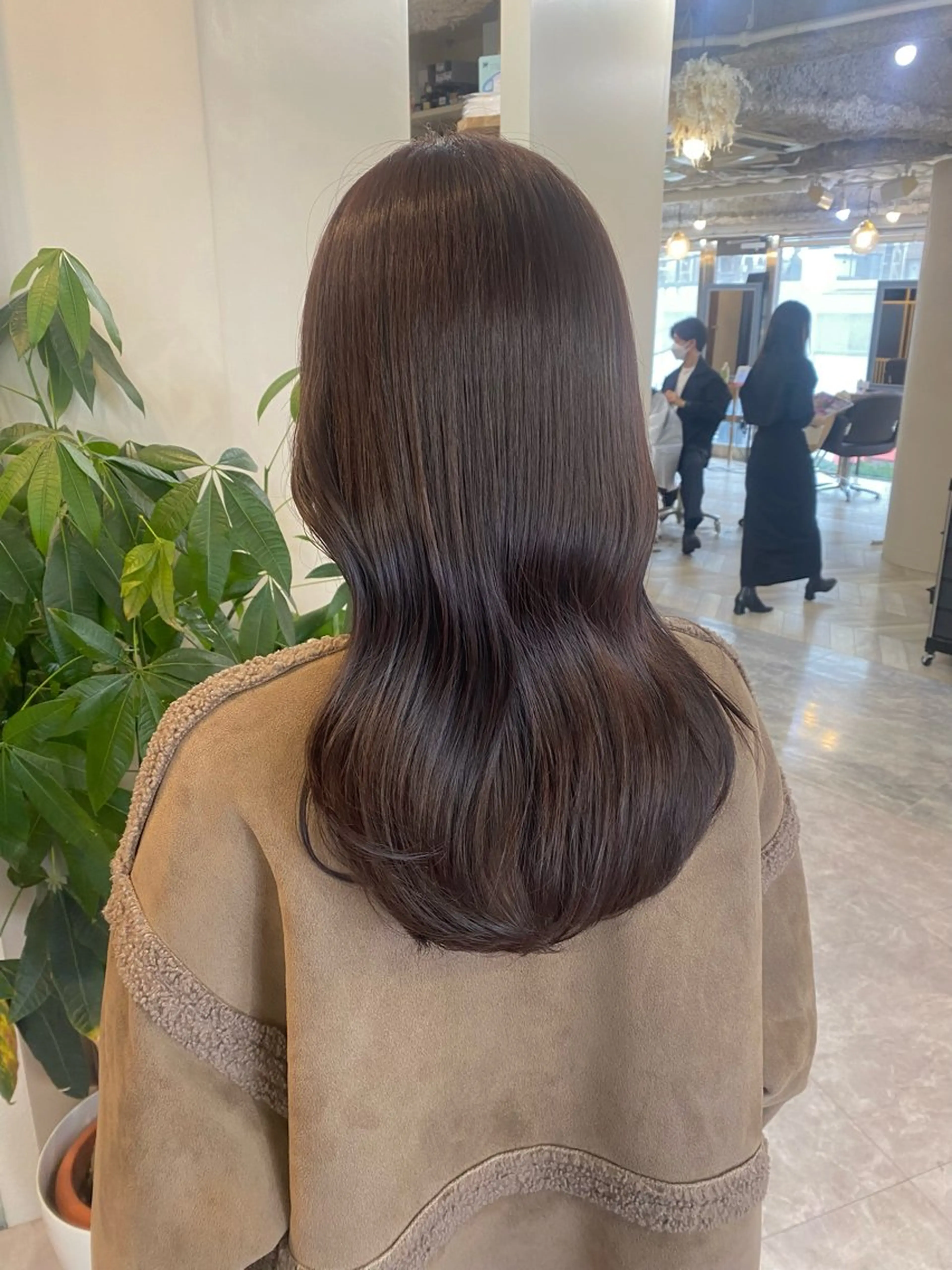 セミロング カラー カット ヘアカラー トリートメント ヤスザトアヤノ ／レイヤー／オリーブのヘアスタイル