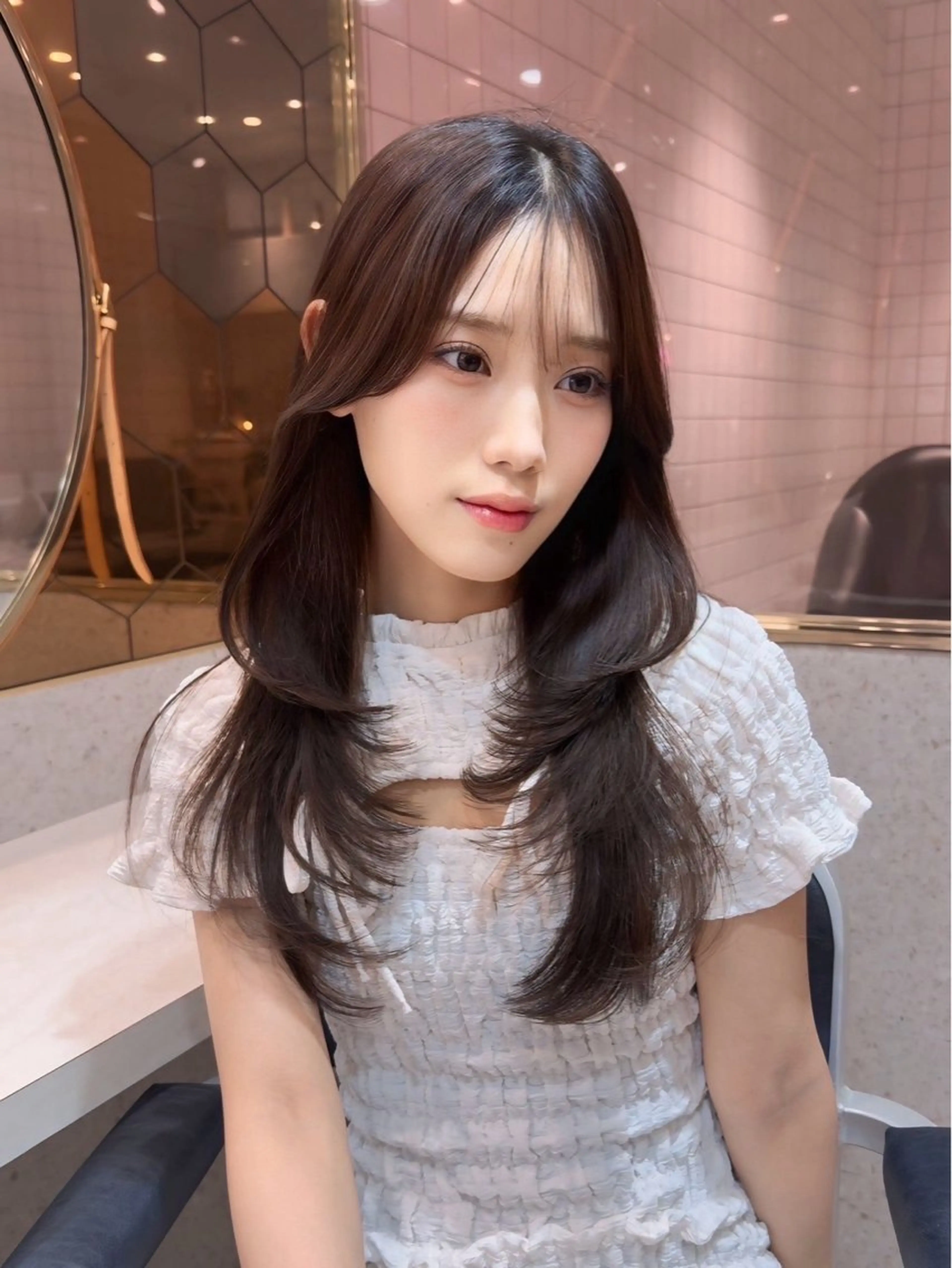 ロング 顔まわりレイヤー ハッシュカット レイヤーカット シースルーバング カット ヘアカラー トリートメント ヘッドスパ 新宿/韓国レイヤー/ 顔周りカット松本美晴のヘアスタイル