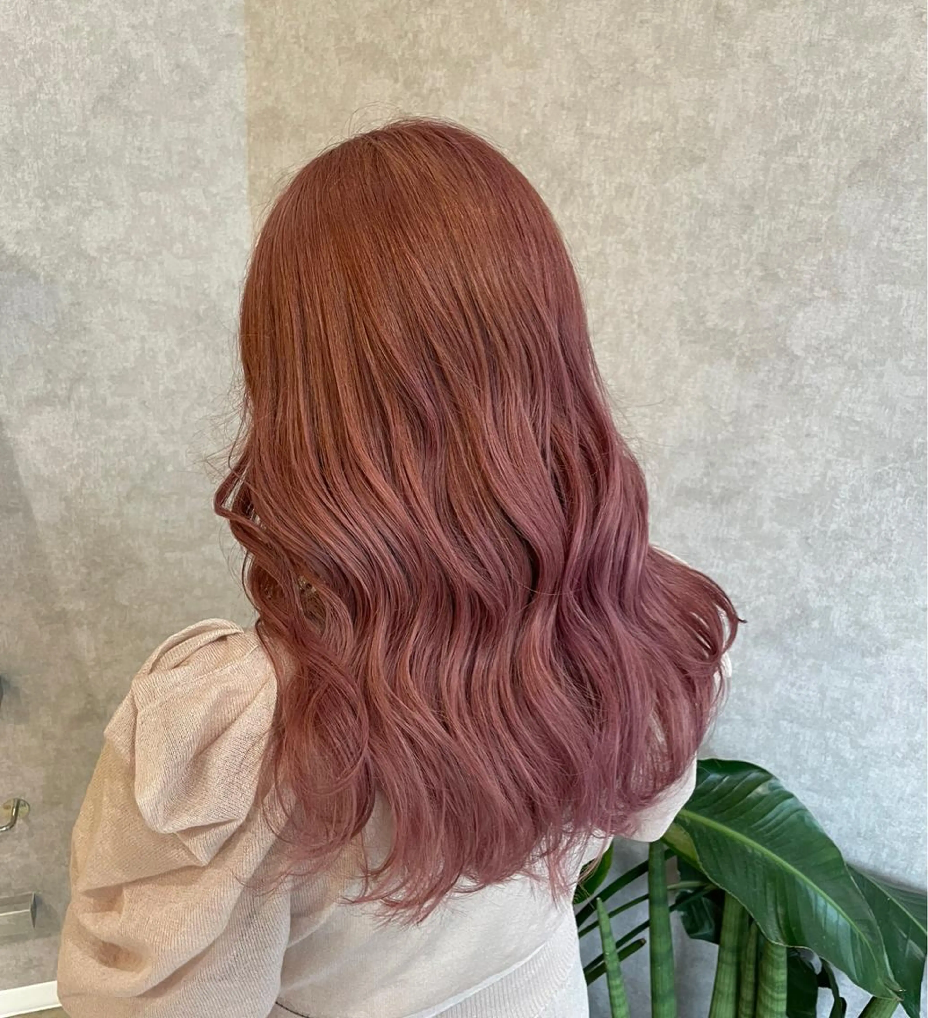セミロング カラー ピンクカラー Taku ／ケアハイトーンのヘアスタイル