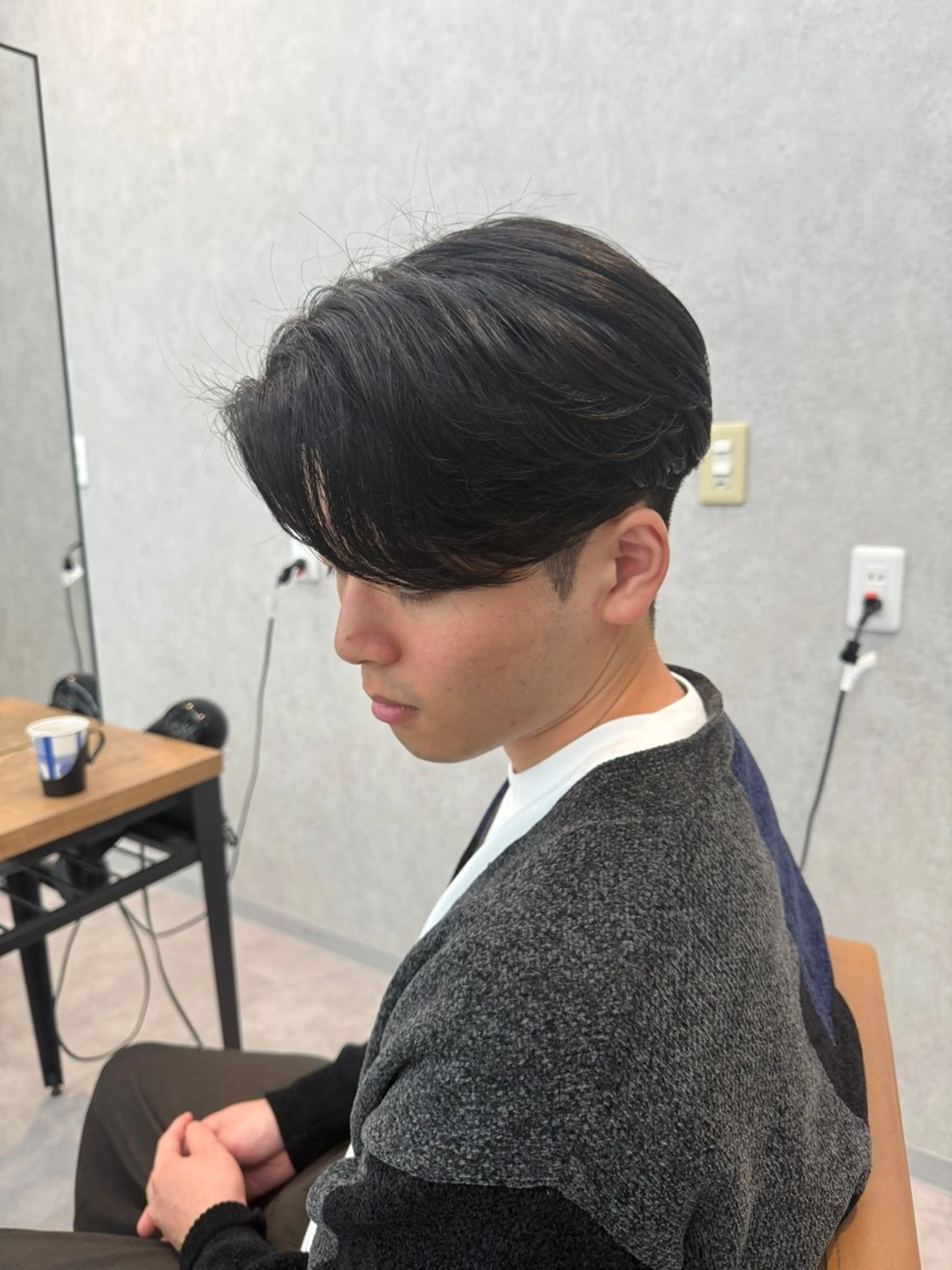 ショート パーマ メンズ センターパート メンズパーマ ニュアンスパーマ カット パーマ メンズパーマ/波巻き パーマ/シャドウのヘアスタイル