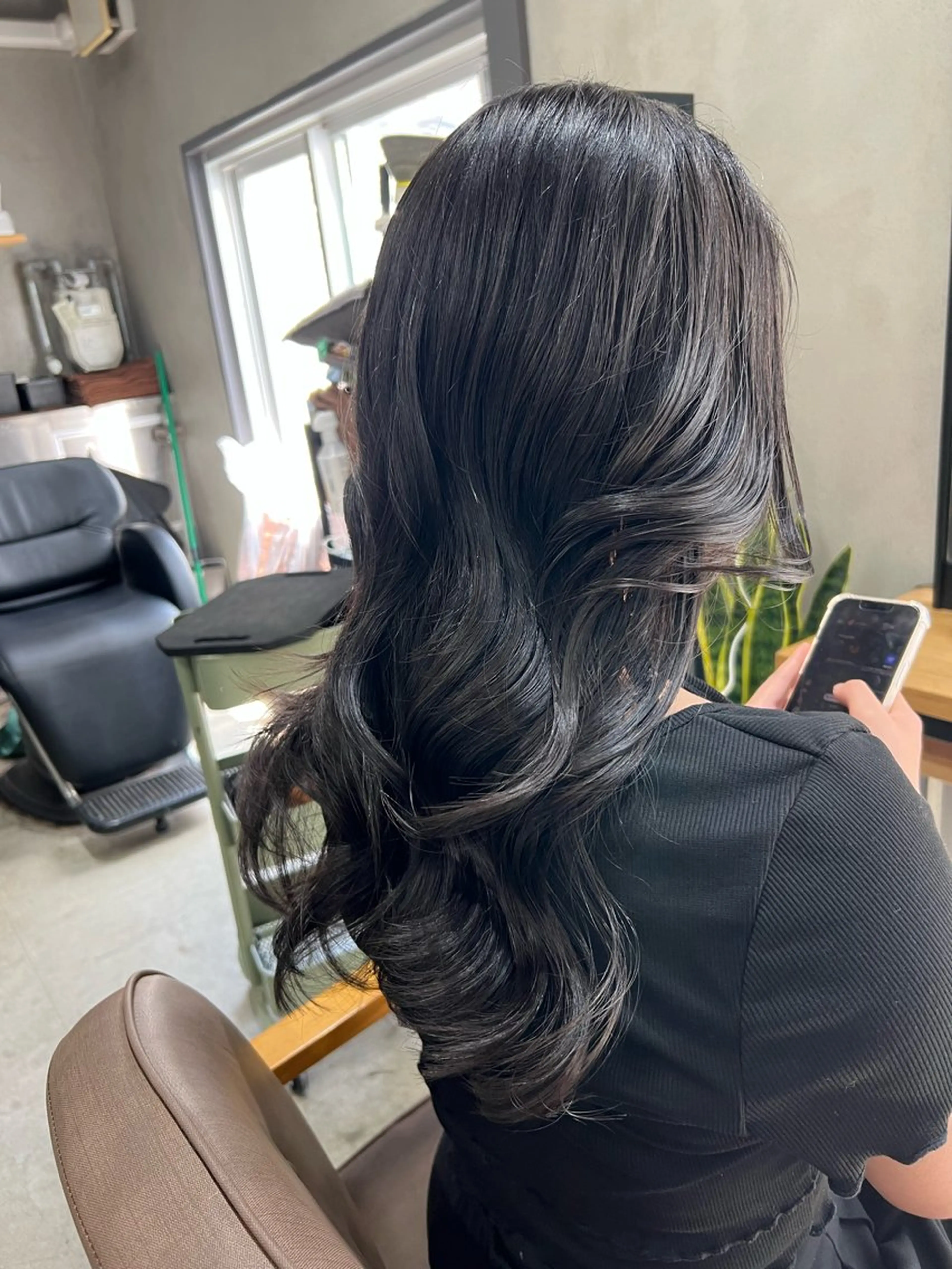 ロング カット ヘアカラー トリートメント maya レイヤーカットのヘアスタイル