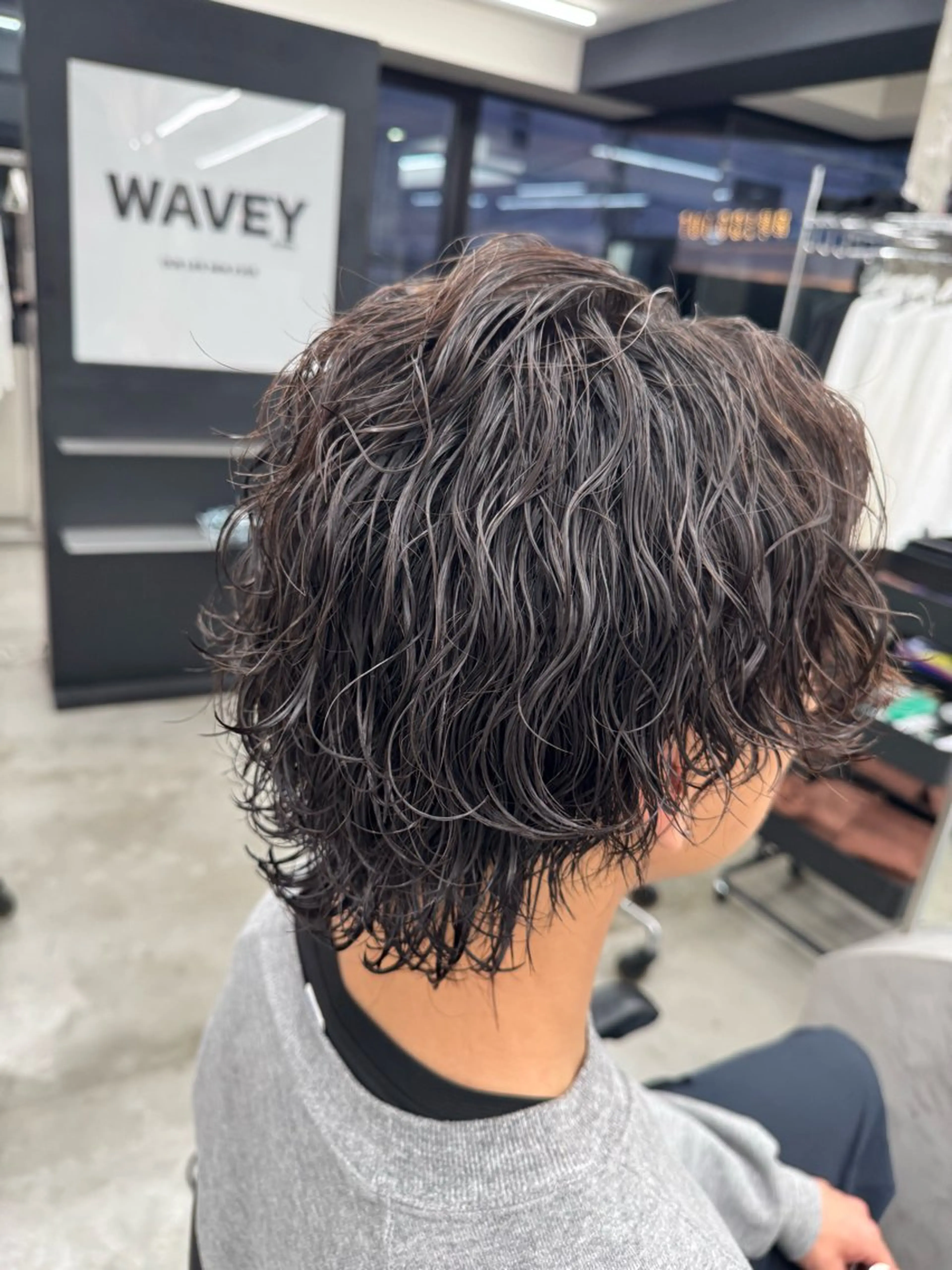 ミディアム パーマ メンズ パーマ ハイトーンカラー メンズパーマだいきのヘアスタイル