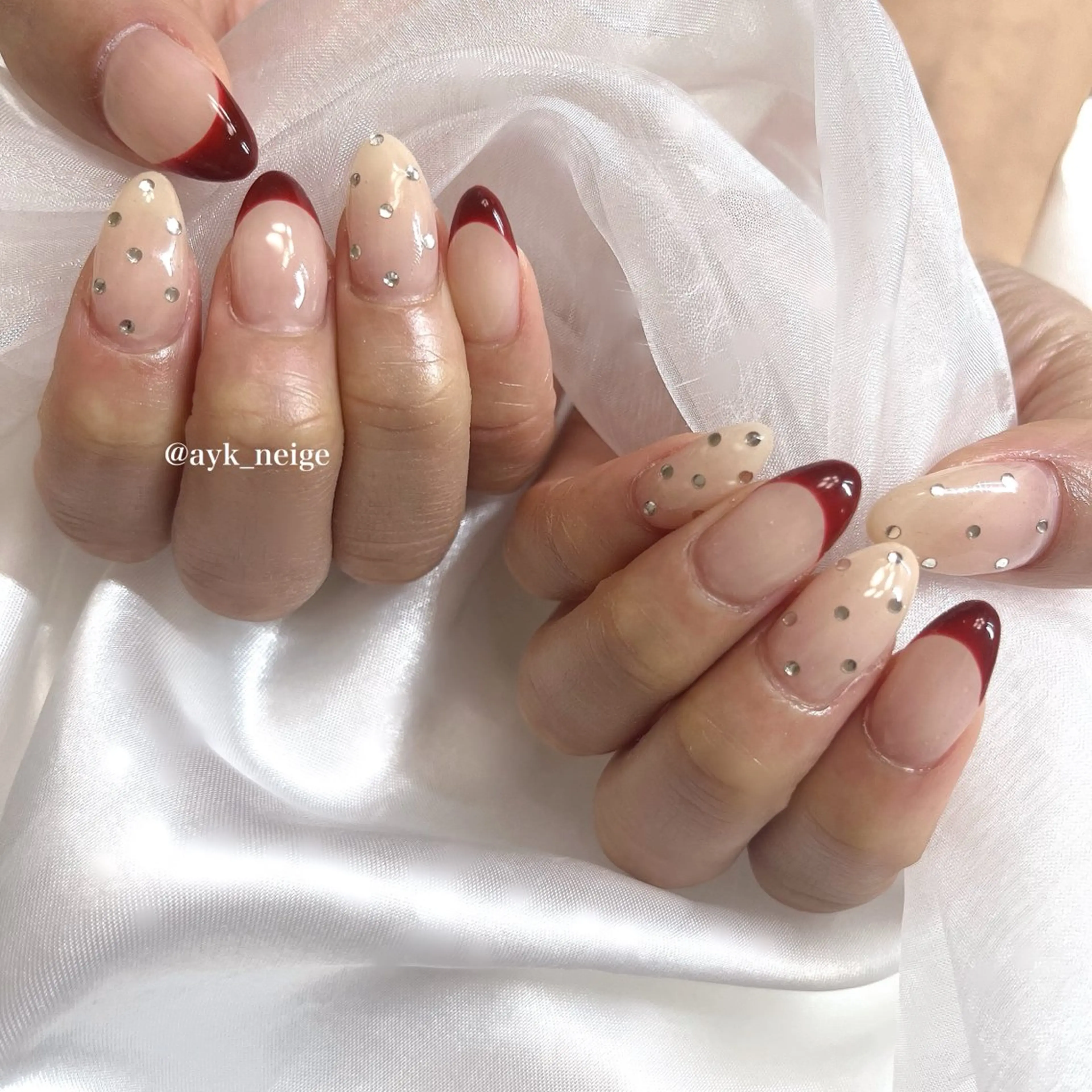 ネイル フットネイル キラキラネイル 韓国ネイル リボン シンプルネイル n'eige nail所属・大谷 綾香のネイルデザイン