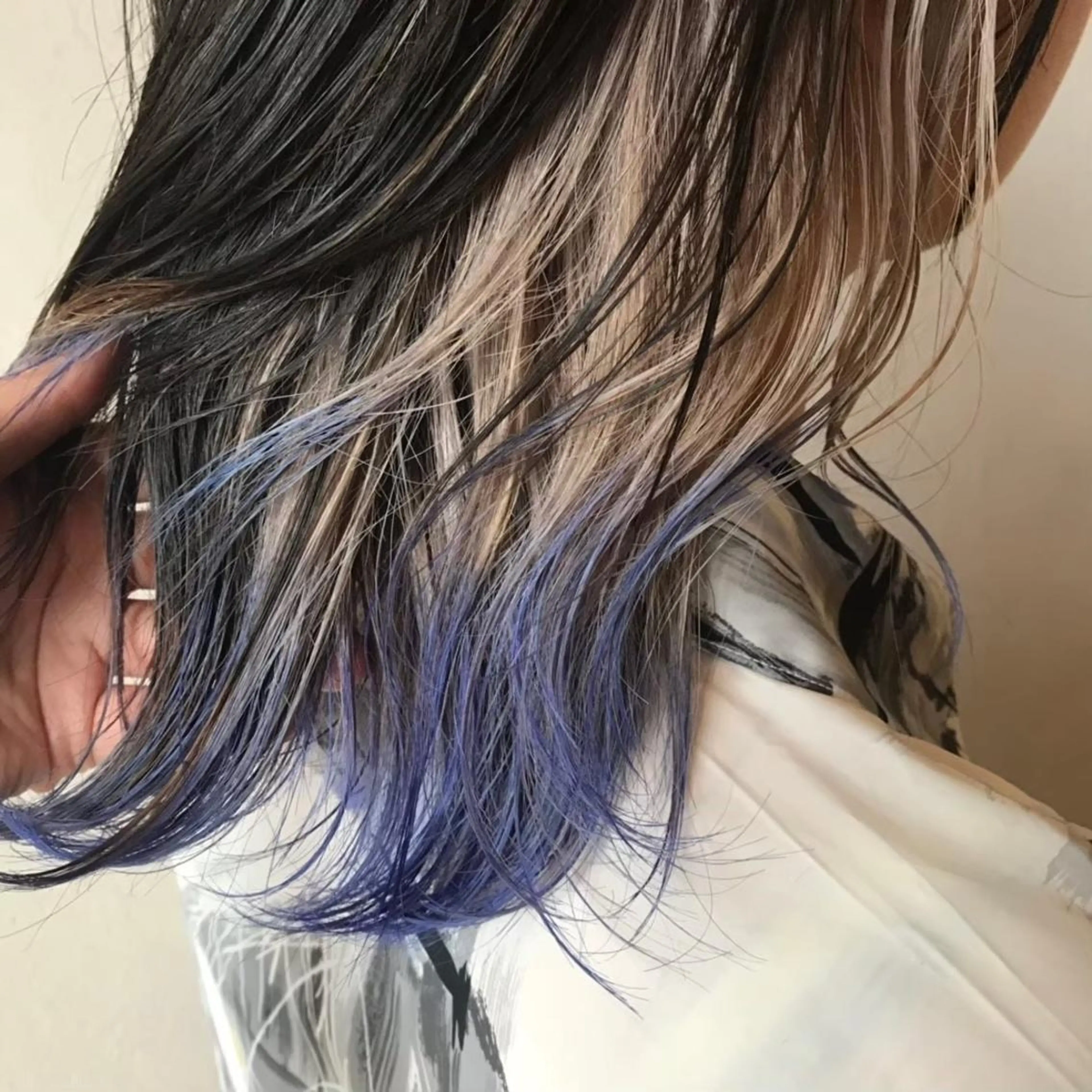 セミロング カラー インナーカラー あやめ【顔まわり/レ イヤー/柔らかカラ】のヘアスタイル