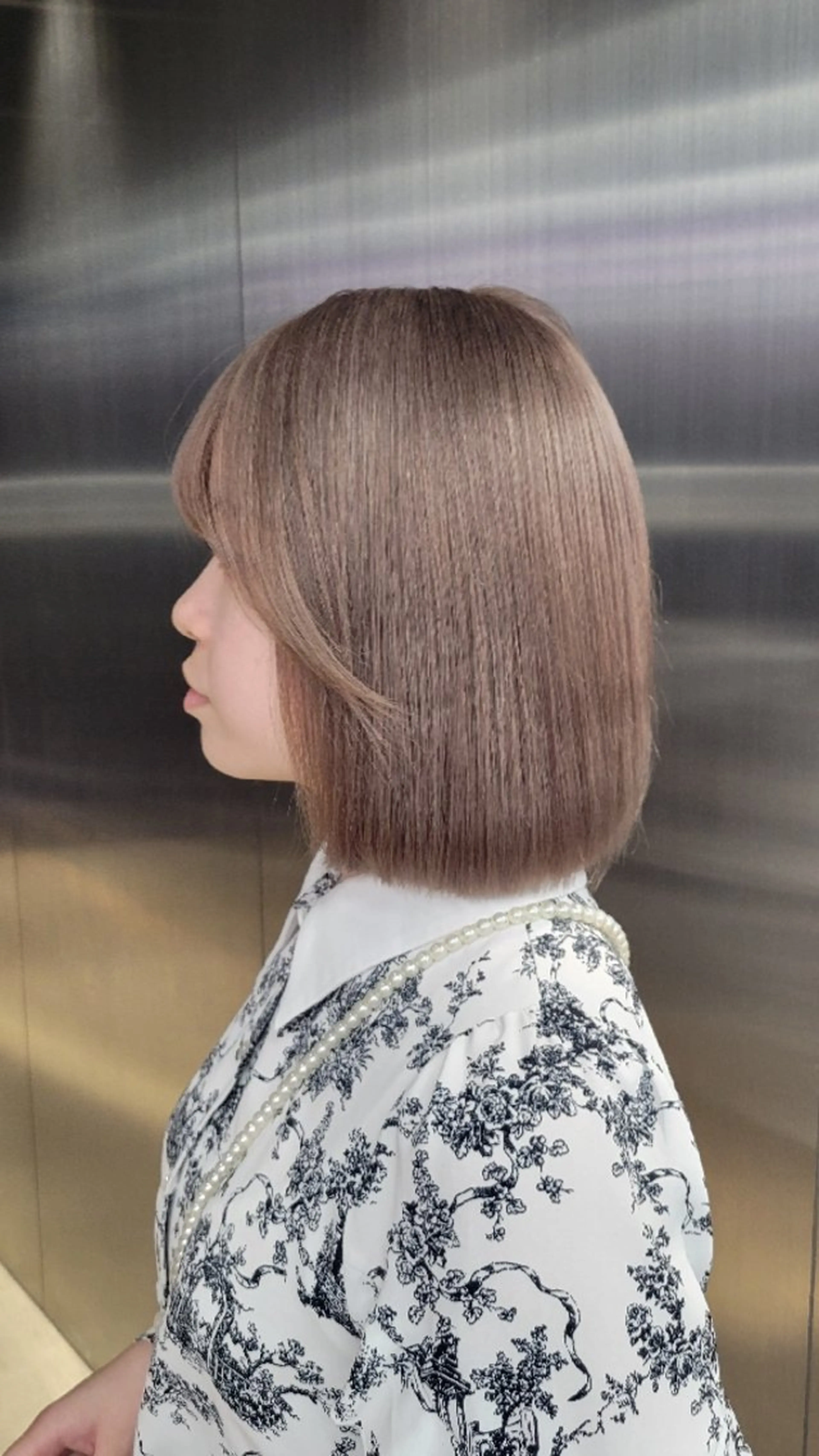 ショート カラー ブリーチ グレージュ ミルクティーグレージュ PELE SAKAE所属・PELE/栄/ SOAのヘアスタイル