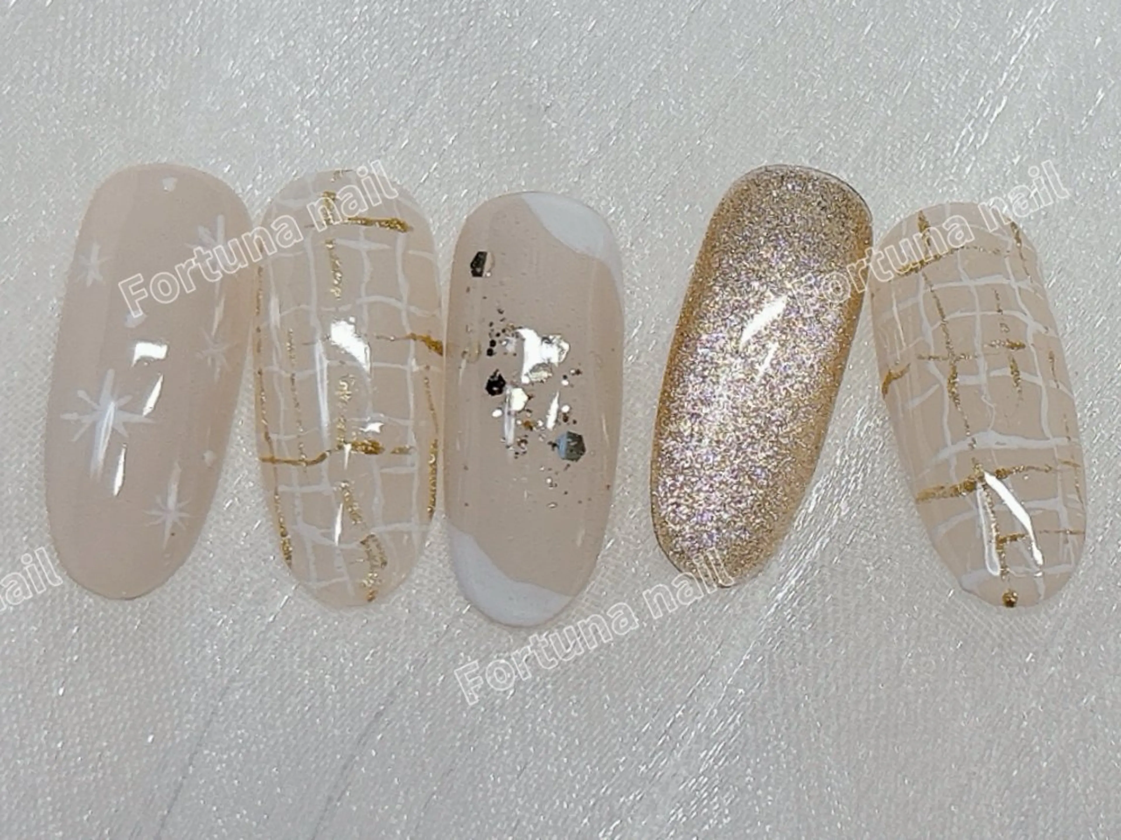 ネイル 冬ネイル クリスマス ハンドネイル Nail •Head スパFortunaのネイルデザイン