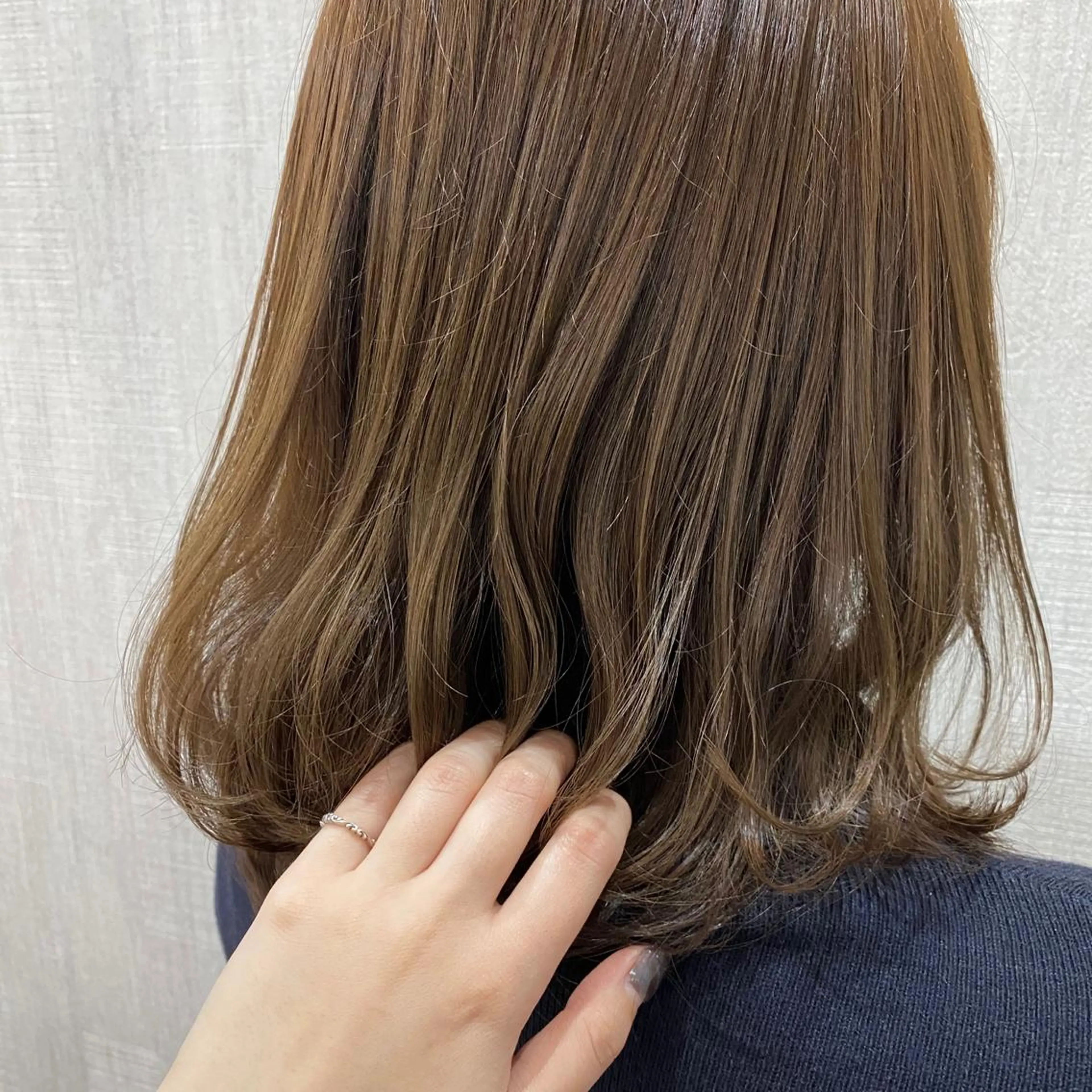 ミディアム カラー カット ヘアカラー 🫧透け感⋆艶髪💎 山口アヤカのヘアスタイル