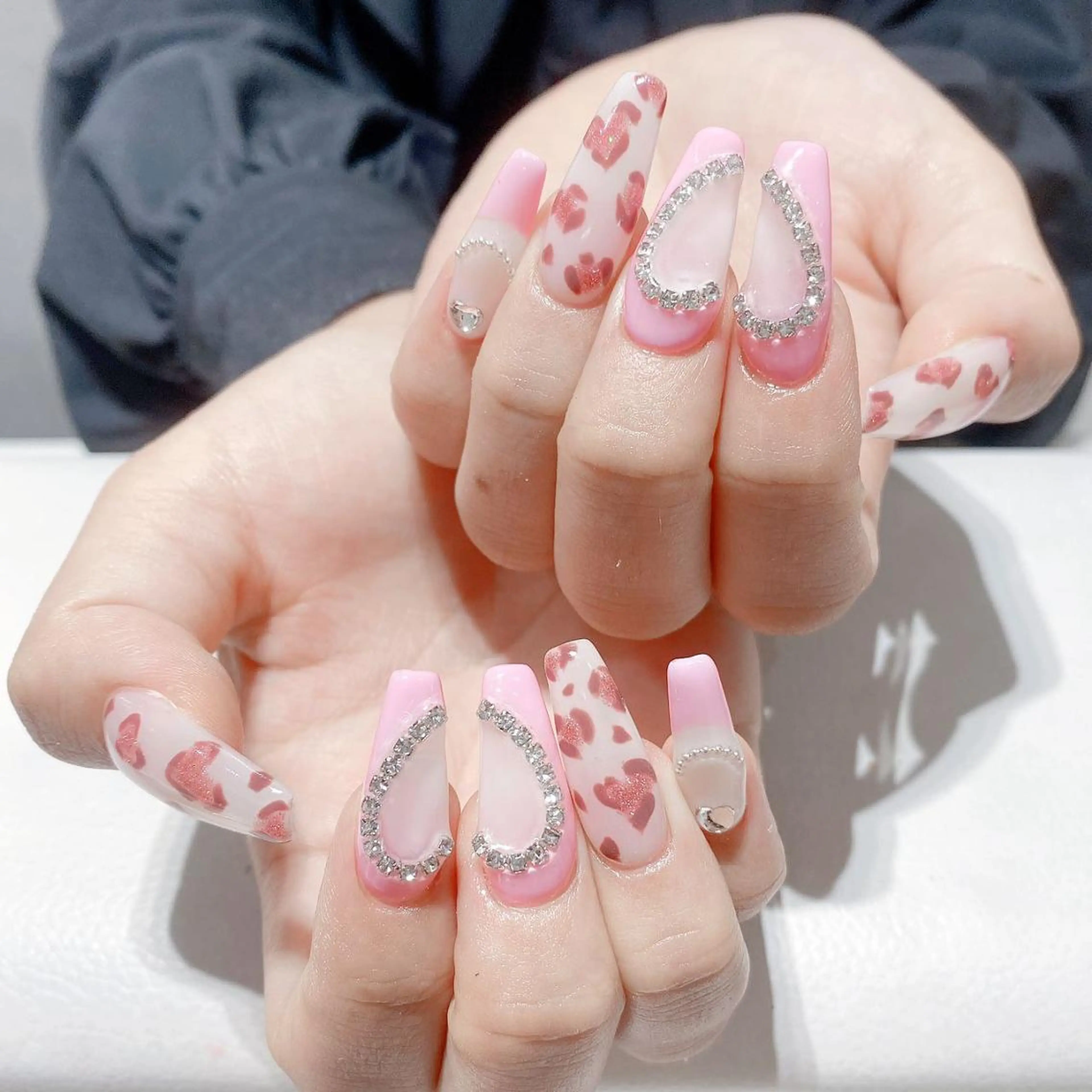 ネイル アートネイル 長さ出し ネイルチップ Queens テイのネイルデザイン
