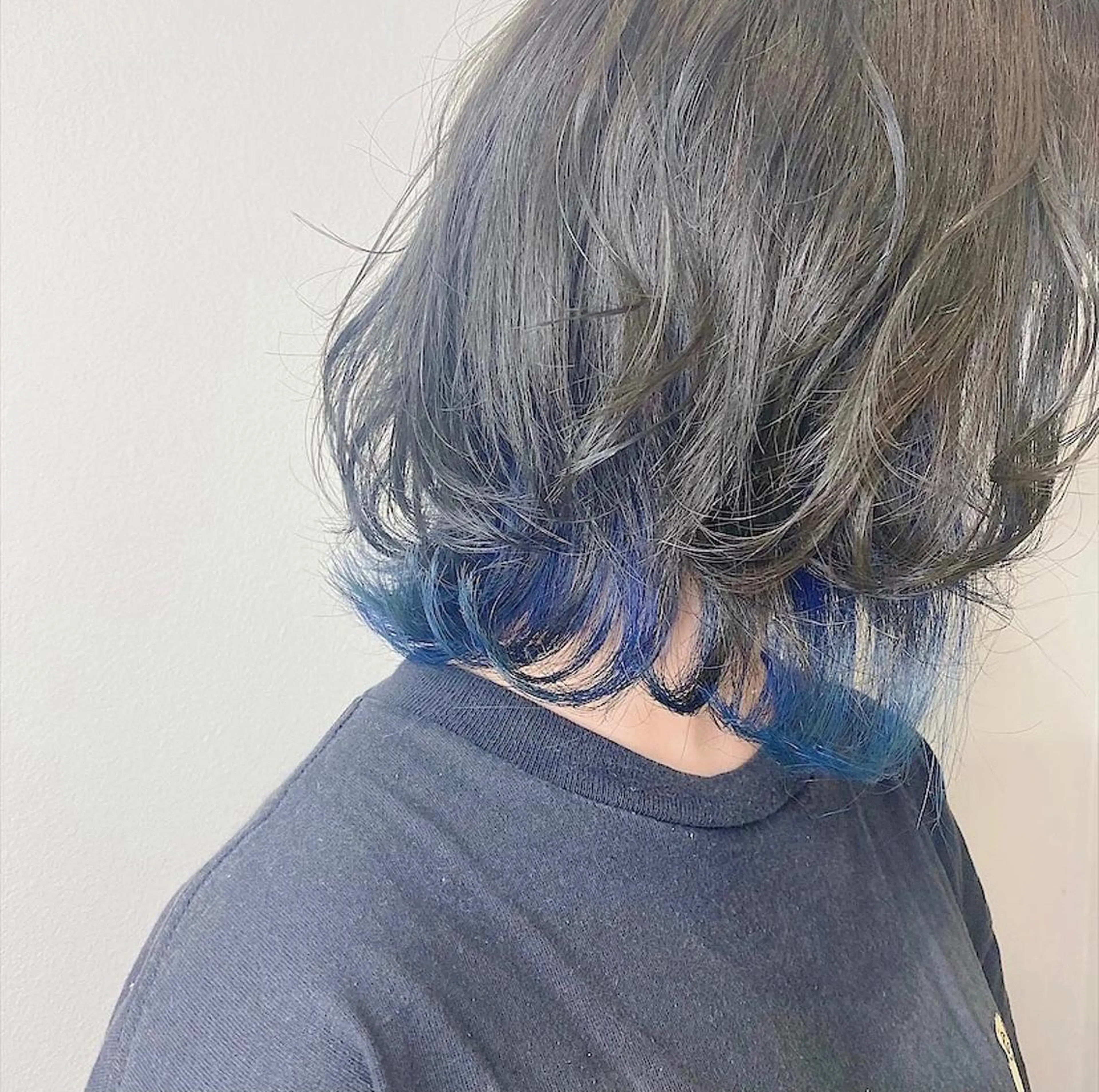 ショート カラー ブリーチ ブルーカラー インナーカラー ﾖｼﾅｶﾞﾏﾕ🦕 透明感カラーのヘアスタイル