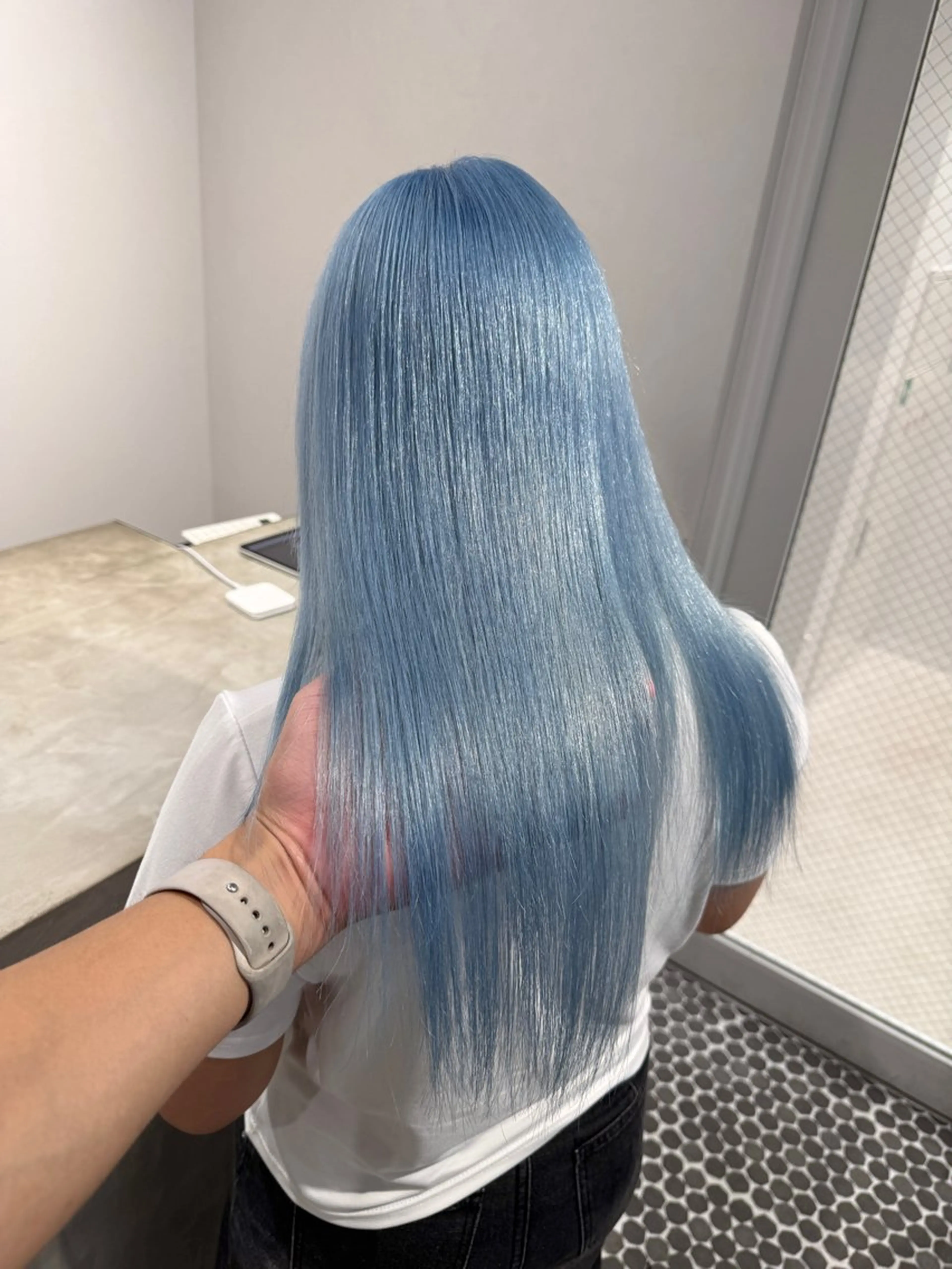 ロング カラー ハイトーン/ 縮毛矯正のヘアスタイル