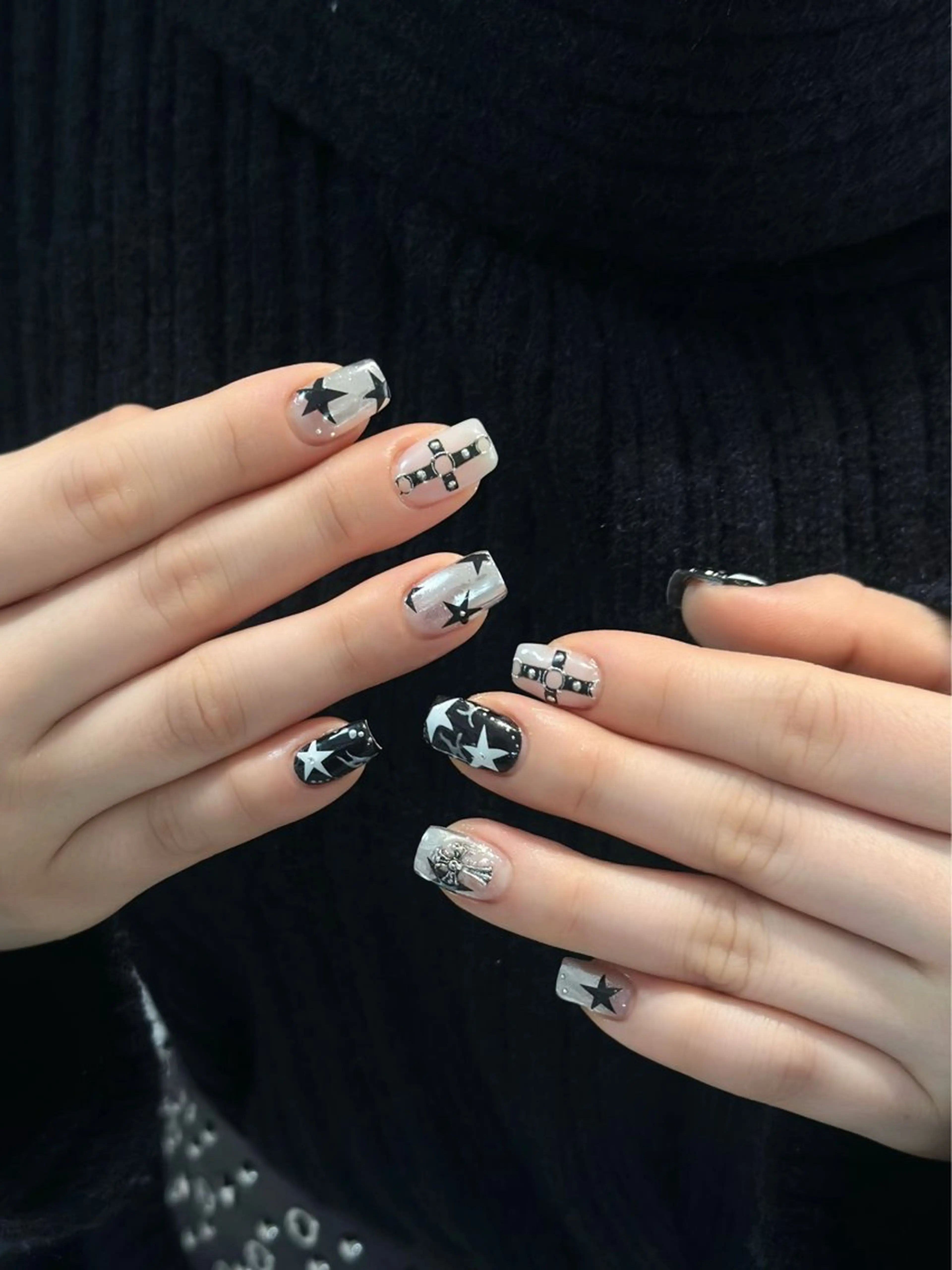 ネイル ボルドー ブラウン チークネイル ドット フットネイル ハンドネイル Julli ジュリのネイルデザイン