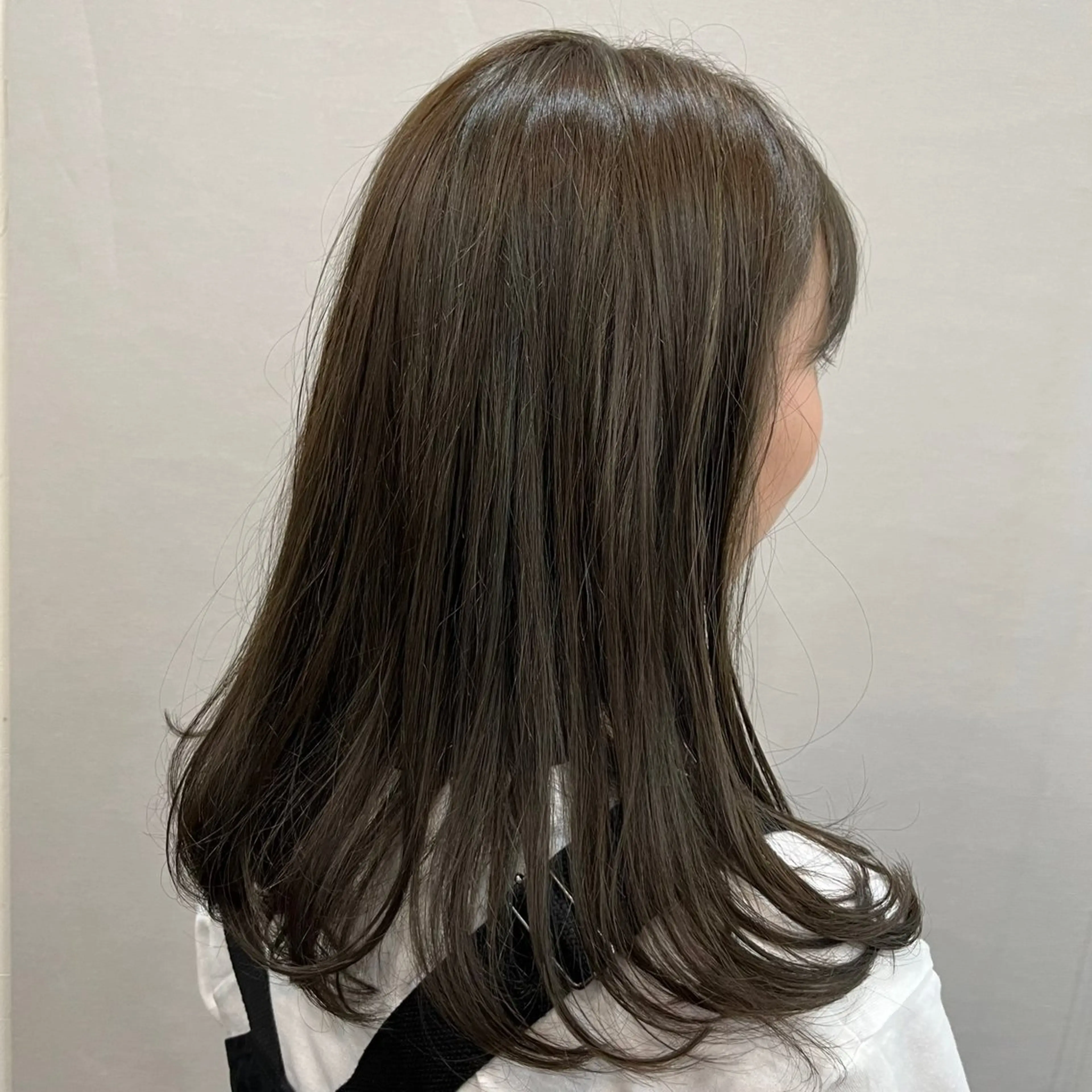 ミディアム カラー ベージュカラー 透明感カラー オリーブベージュ Chic 押上🗼 山口 卓朗のヘアスタイル
