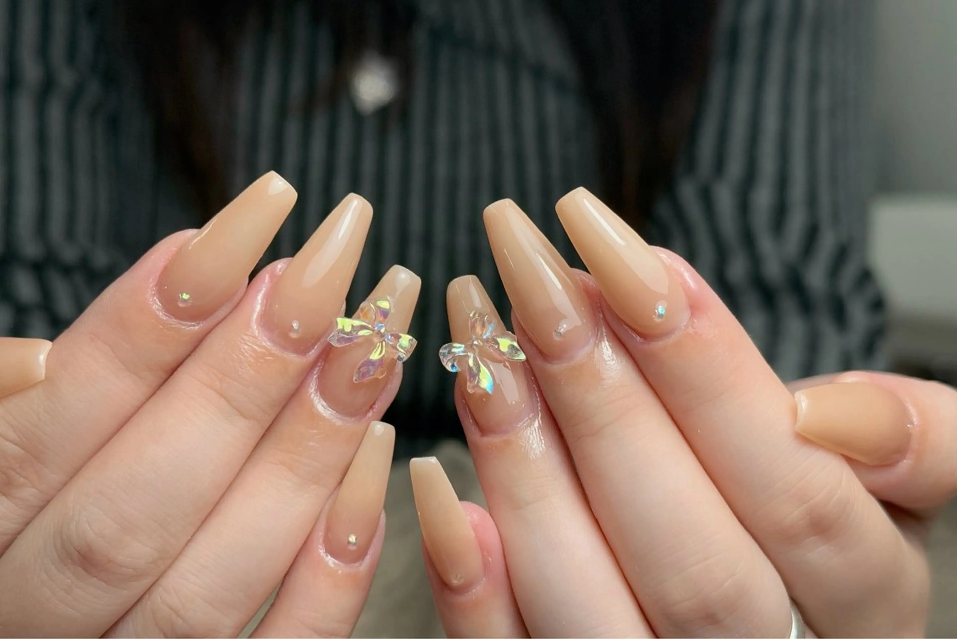 ネイル オーロラネイル ブルー チークネイル フットネイル フレンチネイル ハンドネイル EMY 168 池袋のネイルデザイン