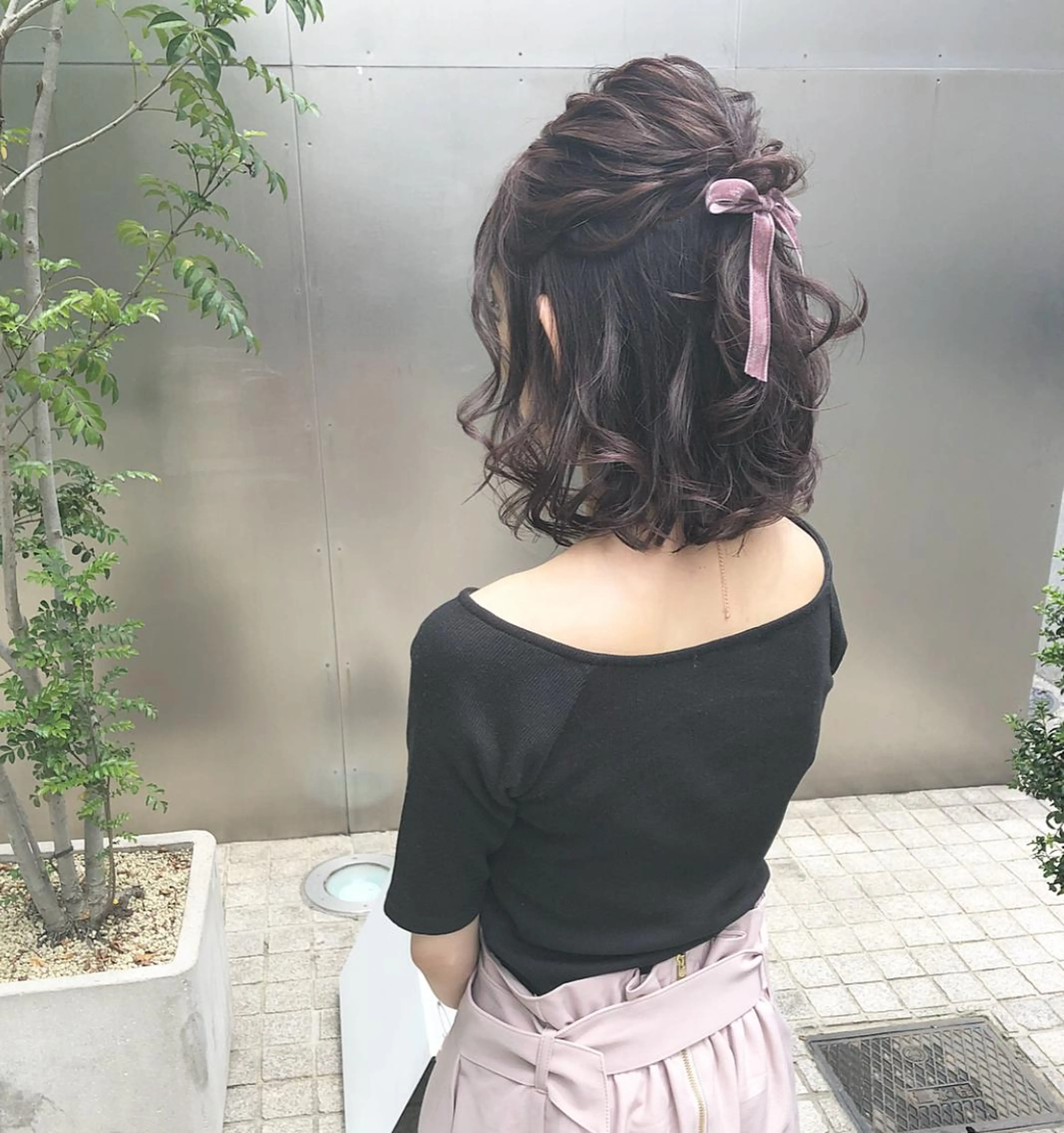 ショート カラー ヘアアレンジ ハーフアップ ピンクカラー autre所属・大久保 ひでなりのヘアスタイル