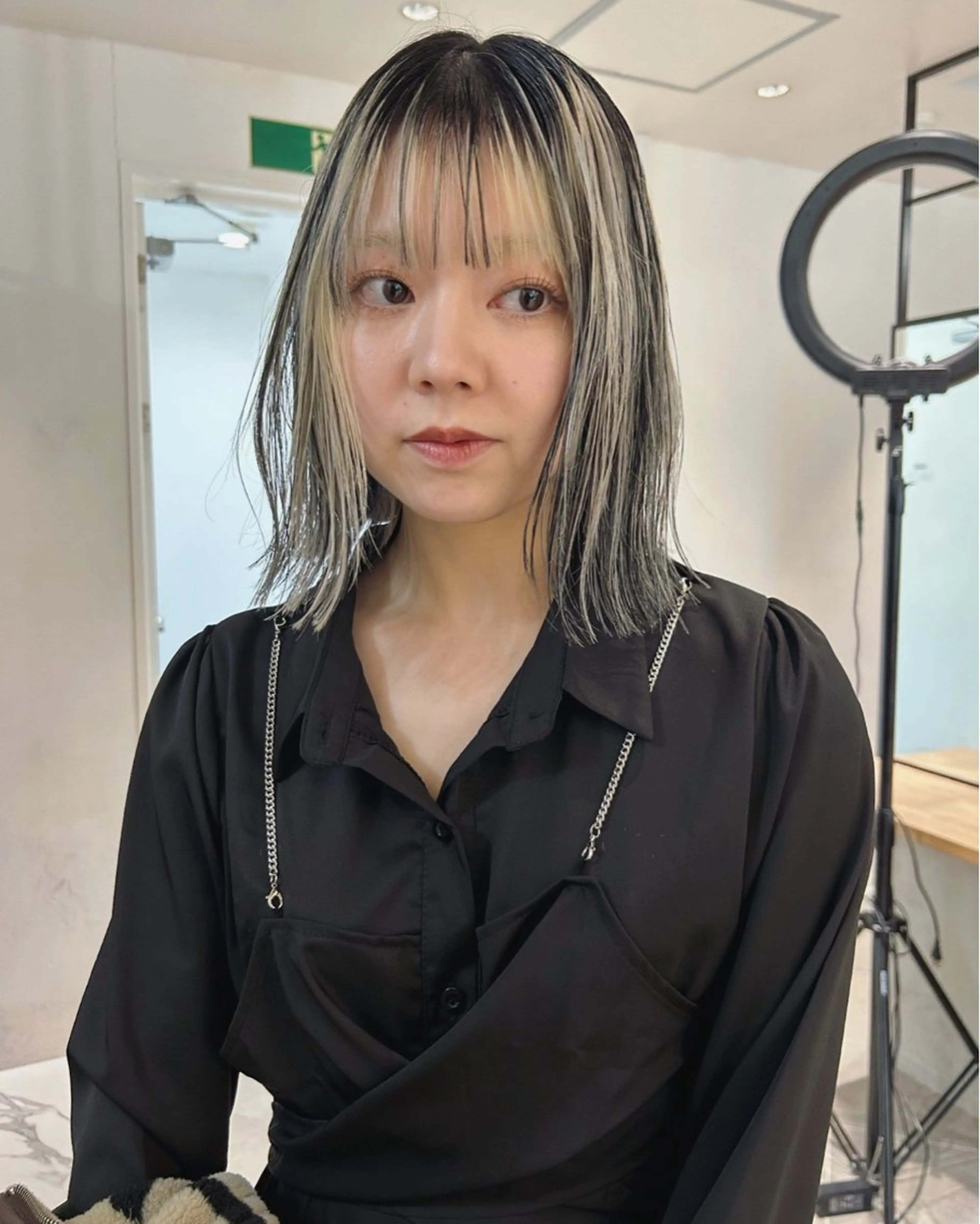 ミディアム カラー ブリーチ ハイライトカラー ハイライト カット ヘアカラー トリートメント Loom.所属・村上雅人 ナチュラルモードのヘアスタイル