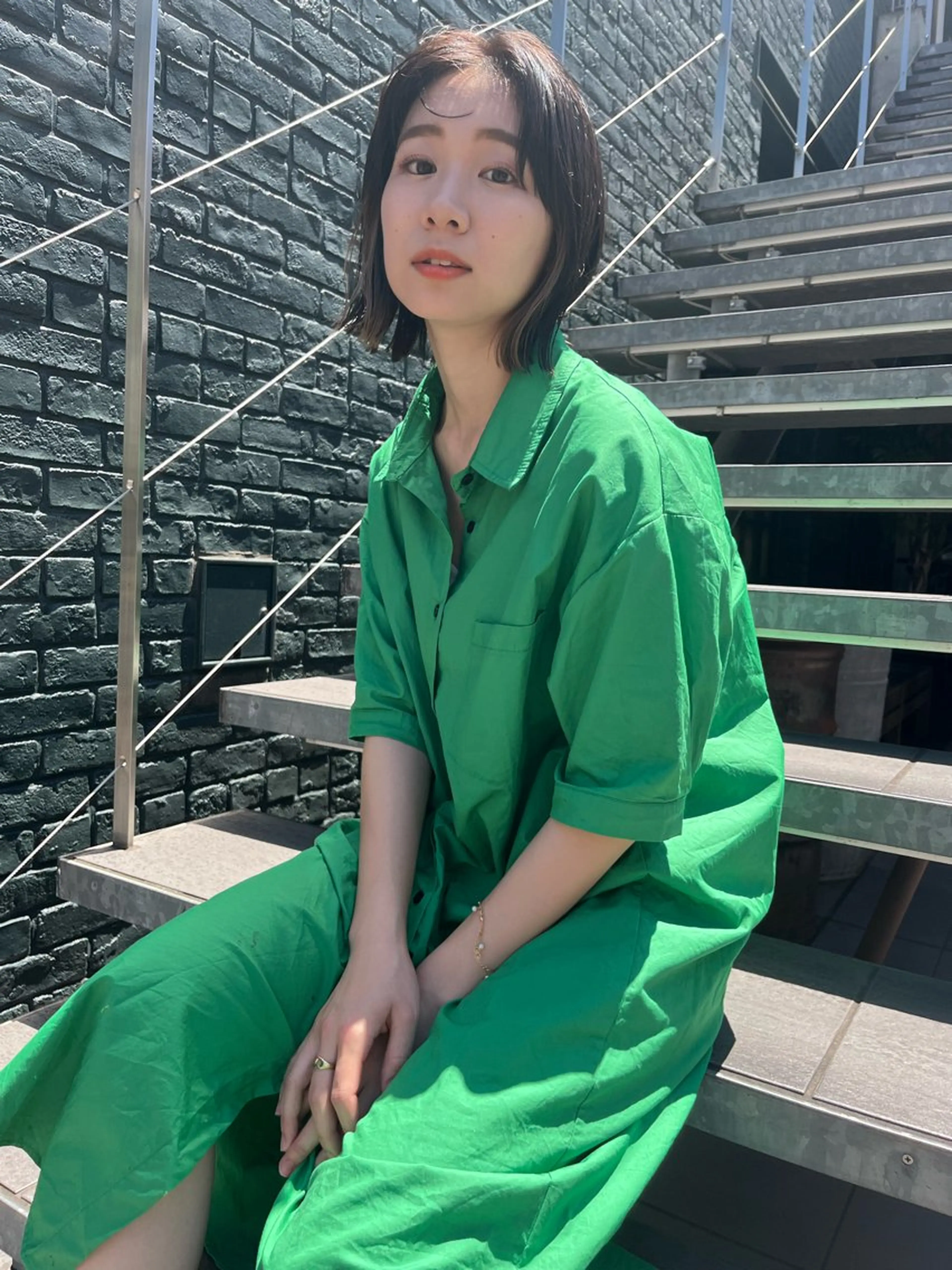 ショート カラー 切りっぱなしボブ イヤリングカラー インナーカラー ボブ ヘアカラー トリートメント ミルクティーベージュ 🌿店長　清水ひとみのヘアスタイル