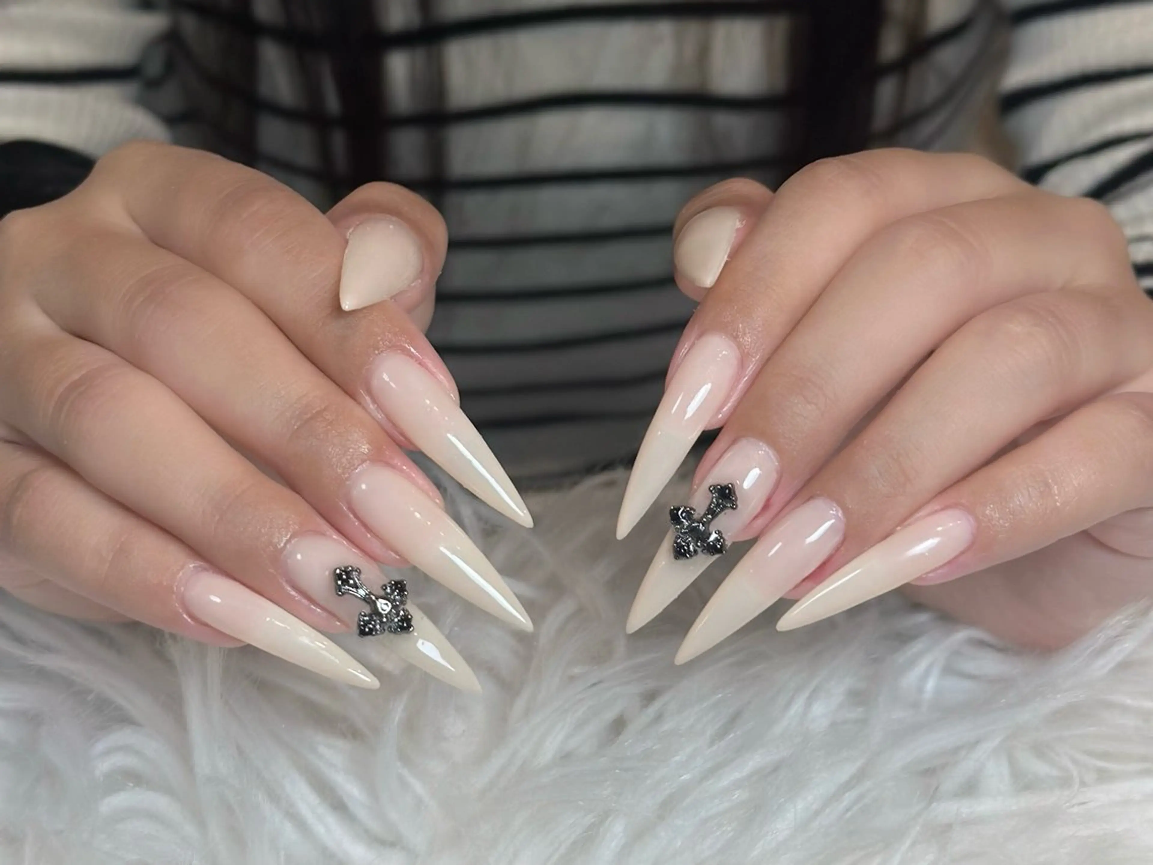 ネイル ボルドー ブラウン チークネイル ドット フットネイル ハンドネイル Julli nail所属・Julli ジュリのネイルデザイン