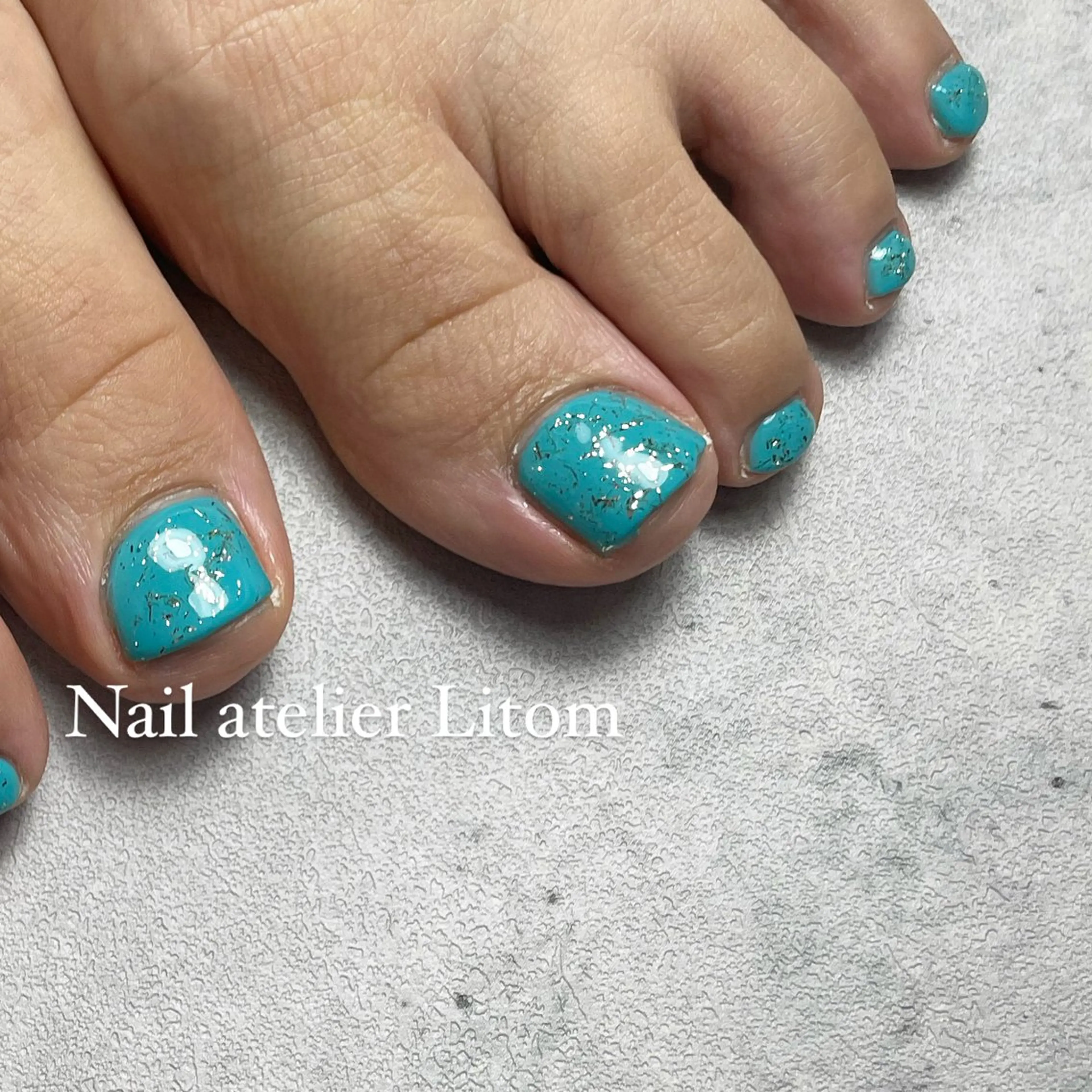 ネイル フットネイル ラメ(グリッター) ワンカラーネイル Nail atelier Litom【ネイルアトリエリトム】所属・相模原駅前ネイル リトム【Tomo】のネイルデザイン