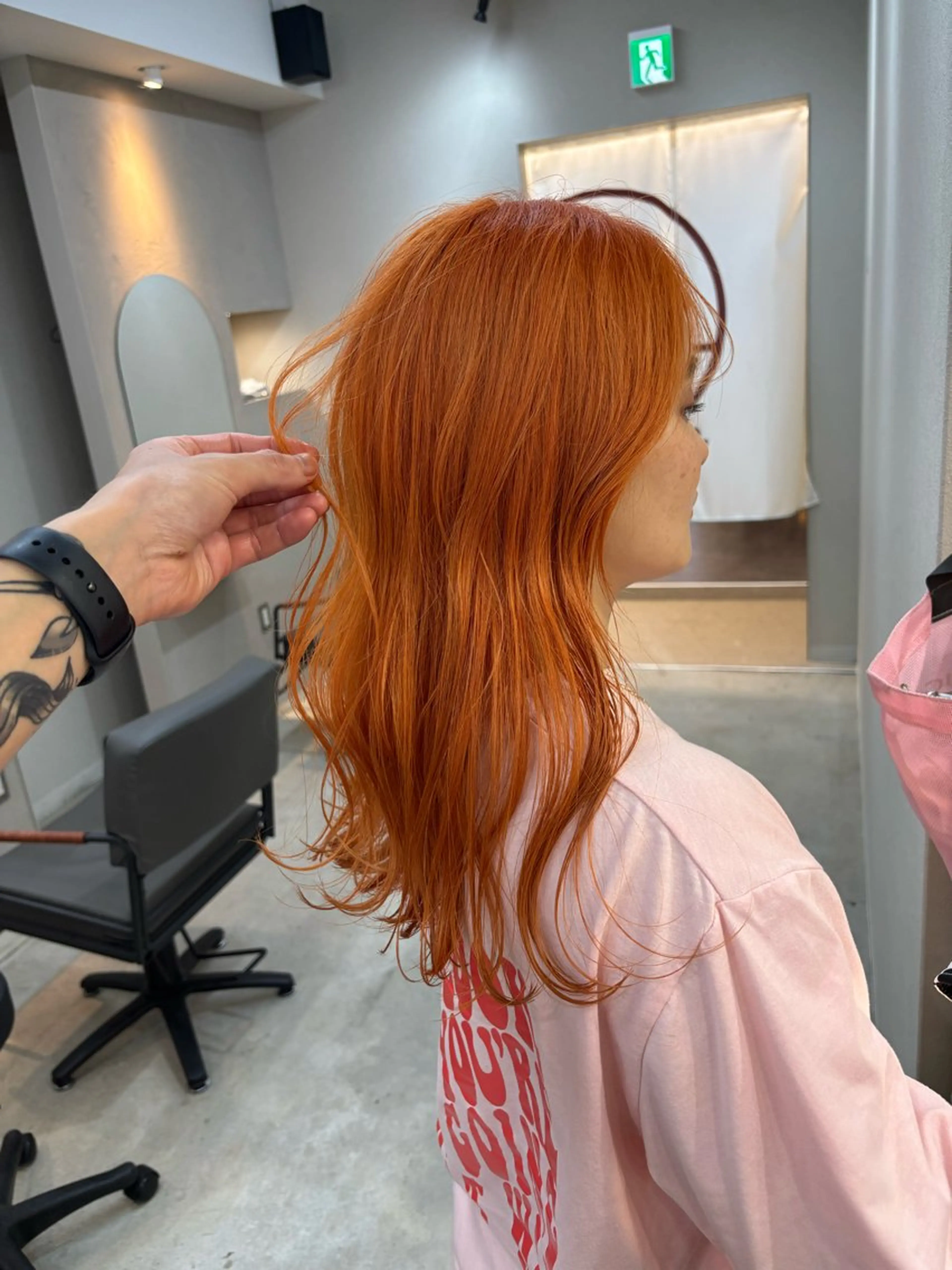 ロング カラー 渡 汐音のヘアスタイル