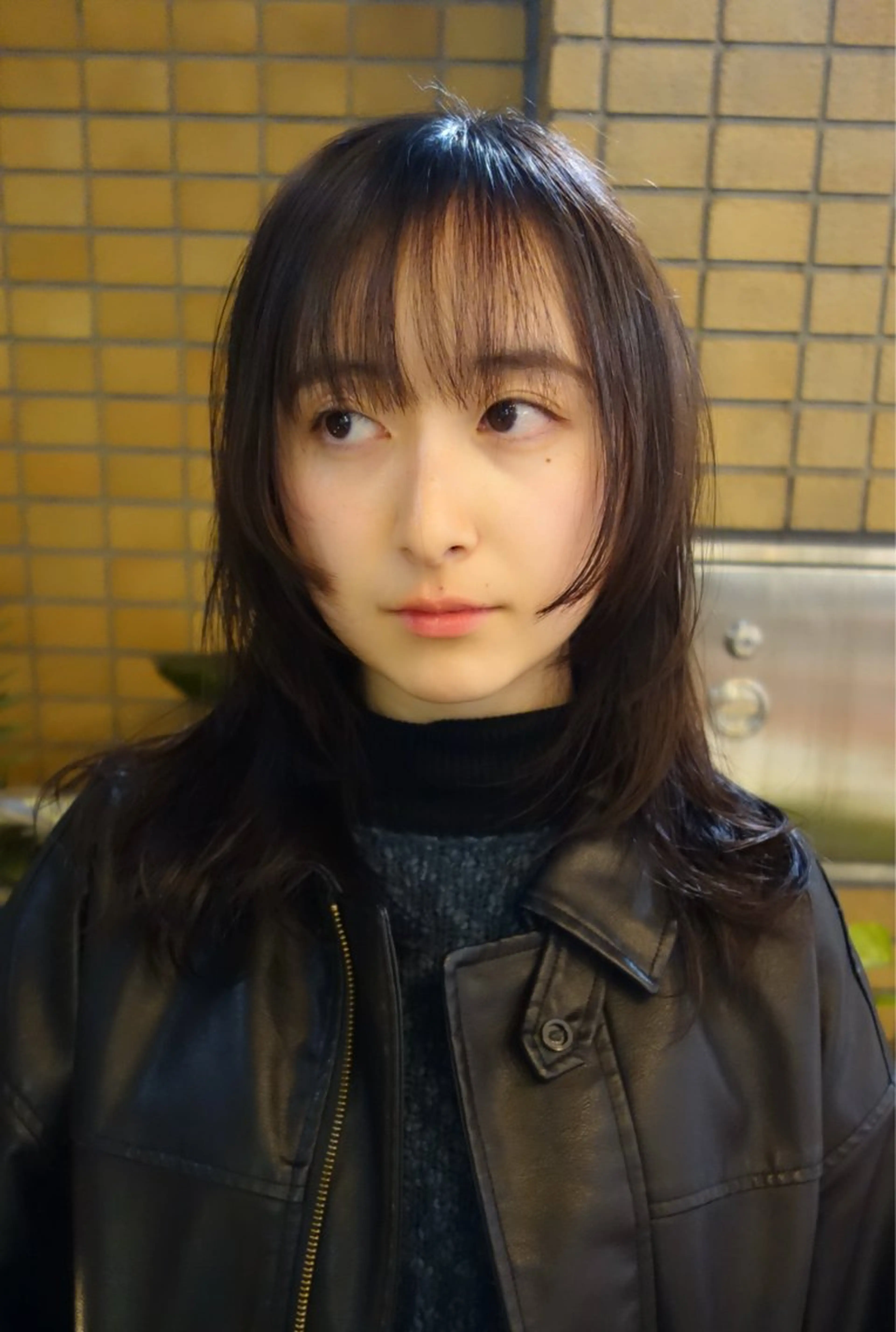 ミディアム 顔まわりレイヤー 顔周りカット レイヤーカット ウルフカット ウルフレイヤー OASIS表参道所属・OASIS 表参道 ミカド サトル△のヘアスタイル