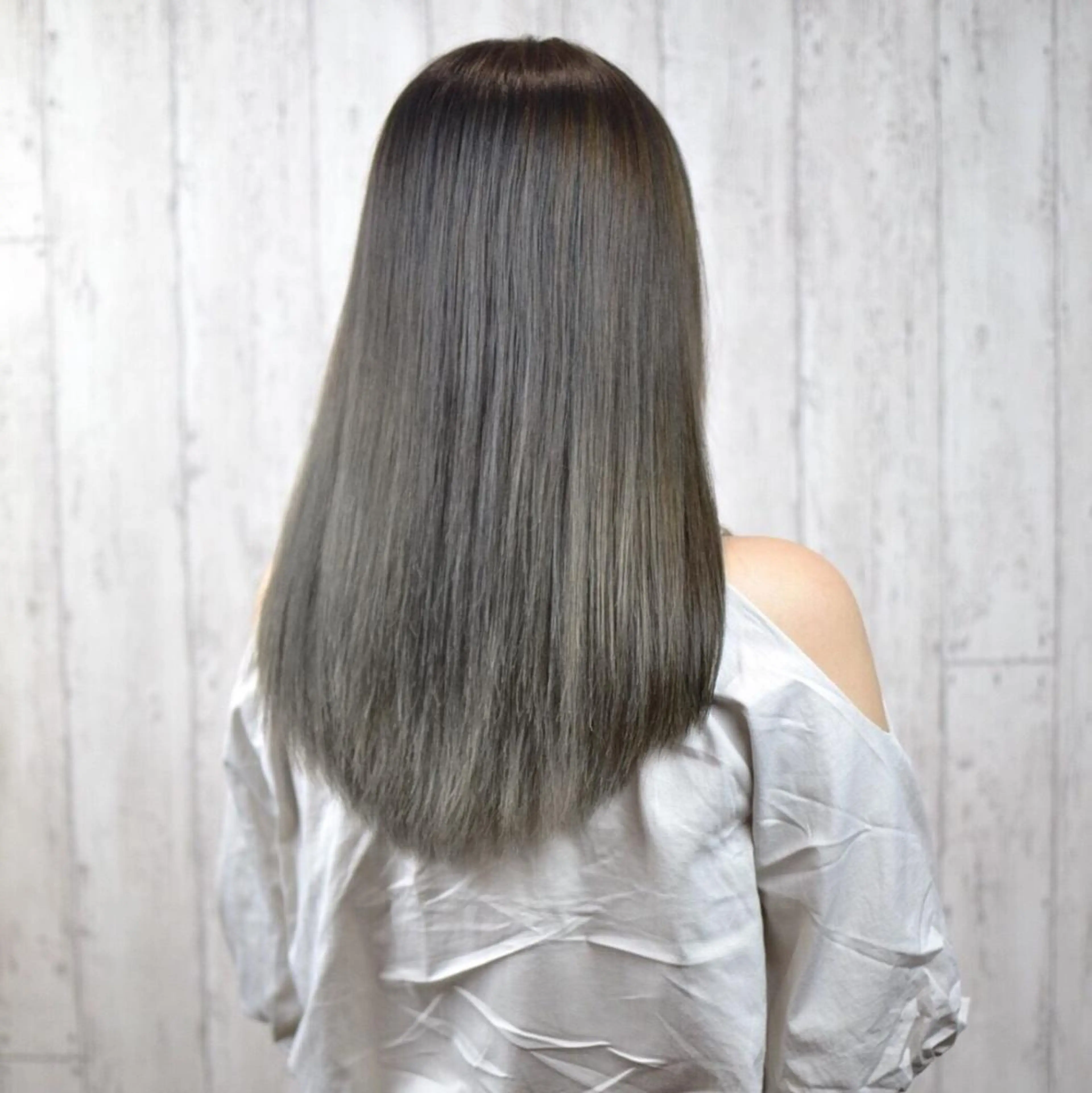 ミディアム カラー ブリーチ カット ヘアカラー カット／メンズカット 藤田麻衣のヘアスタイル