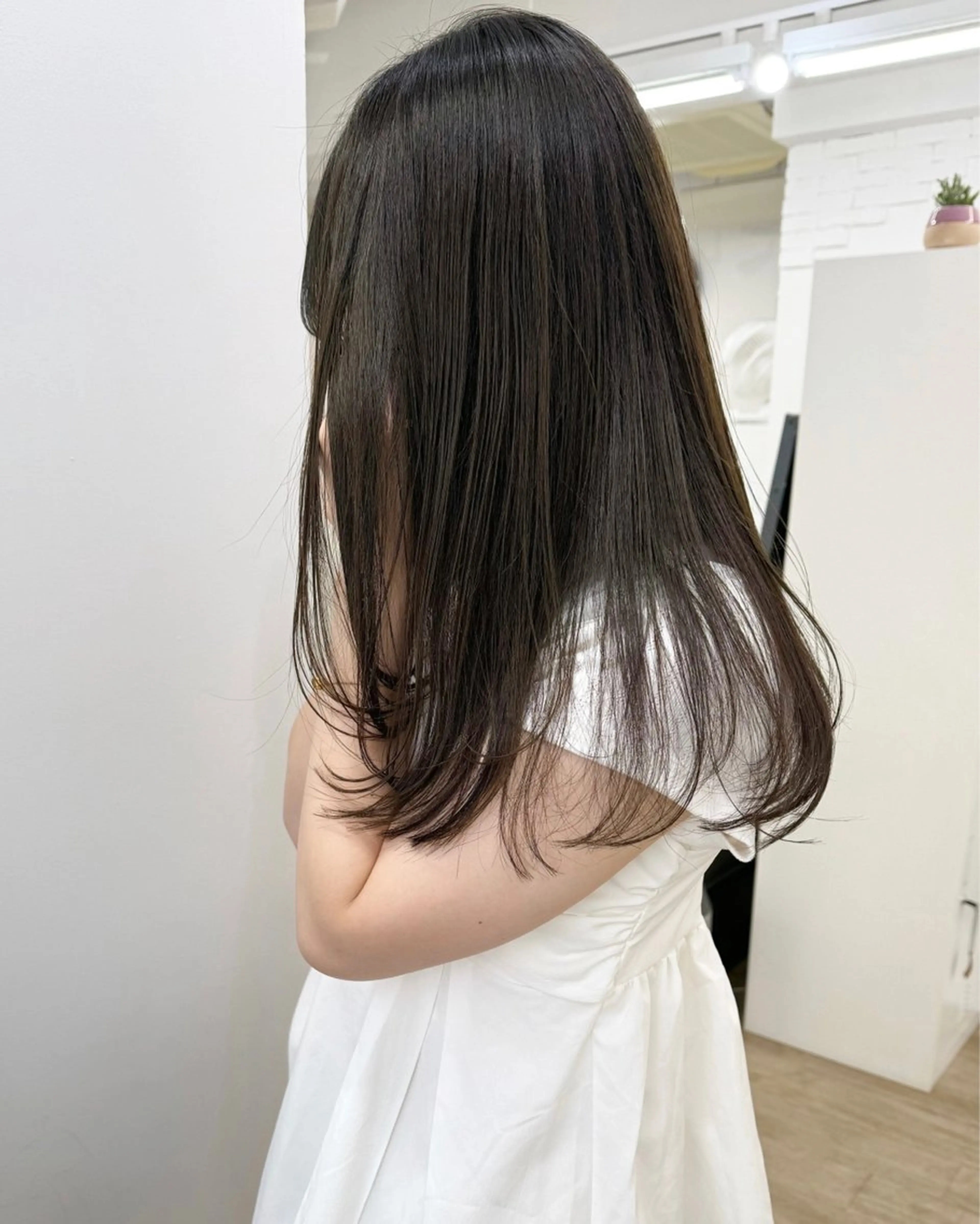 ロング カラー ブラウンカラー イルミナカラー カット ヘアカラー トリートメント あおやぎ ななのヘアスタイル