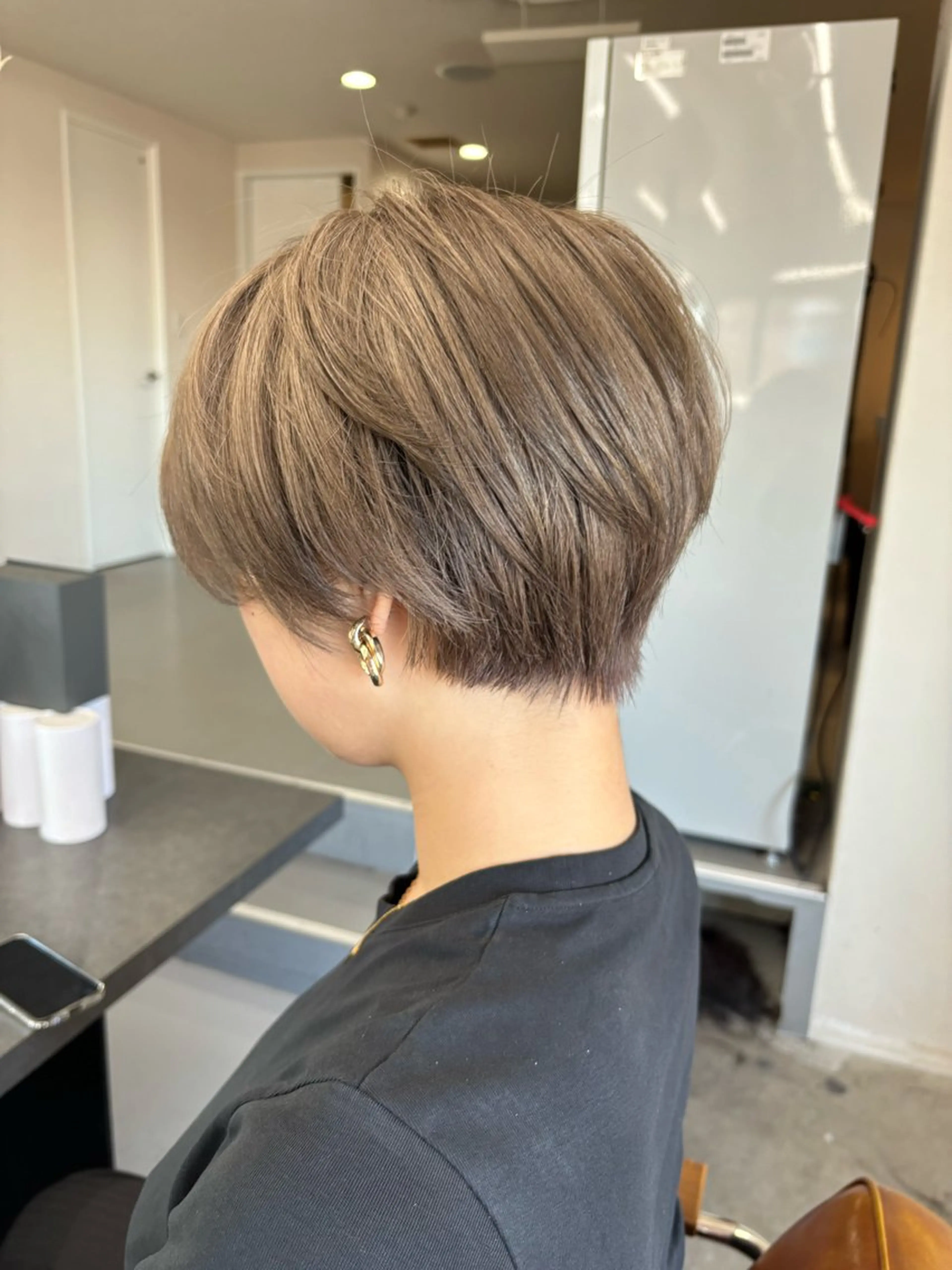 ショート カラー 丸みショート ハイトーンカラー ショートヘア ヘアカラー nico 麻生 やまざきれいのヘアスタイル