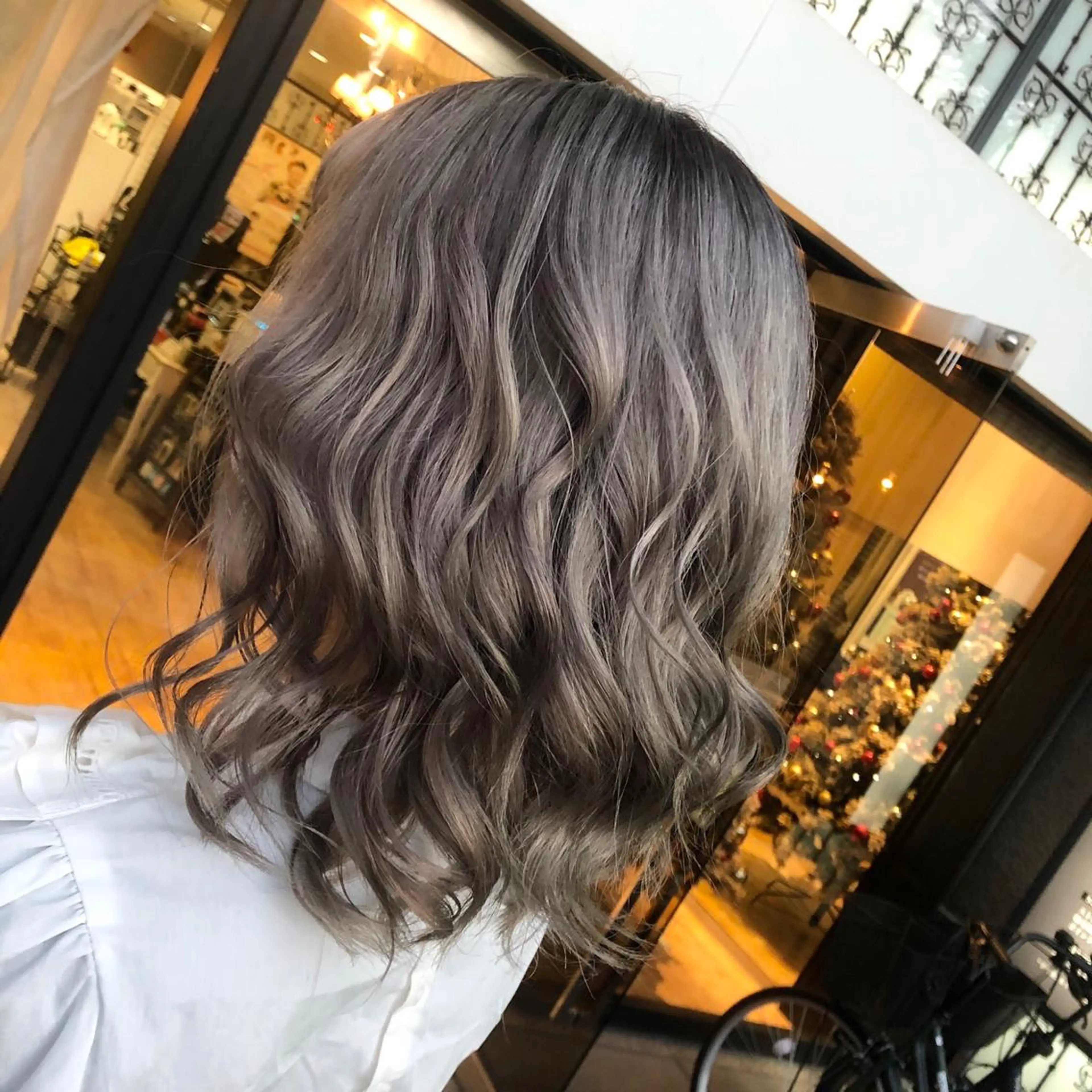 ミディアム カラー 透明感カラー シルバー 大阪長居🌱野見山 卓也のヘアスタイル