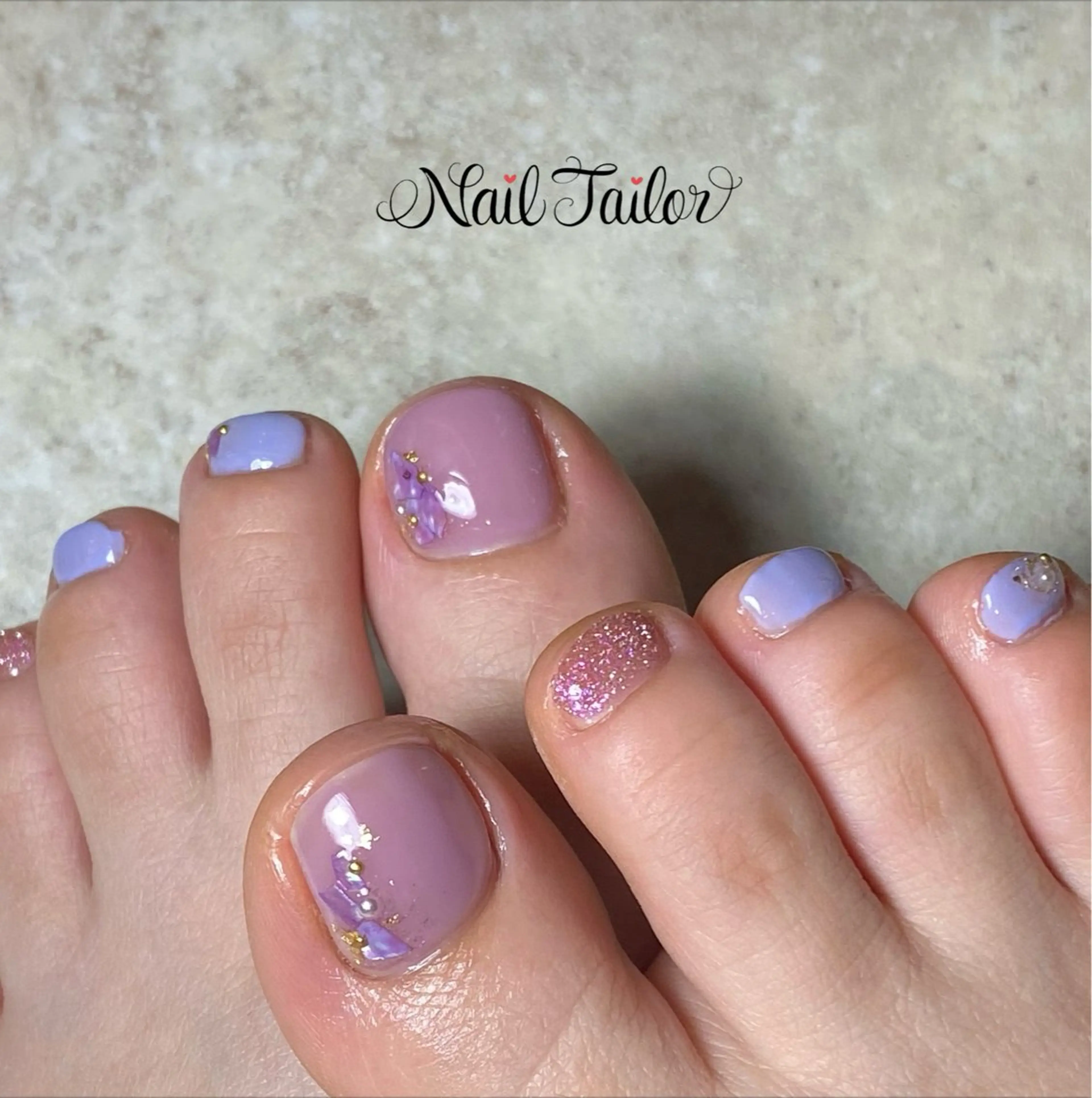 ネイル フットネイル キラキラネイル ラメ(グリッター) ワンカラーネイル 春ネイル フットネイル 〜Nail Tailor〜　ネイルテイラー所属・NailTailor ネイルテイラーのネイルデザイン