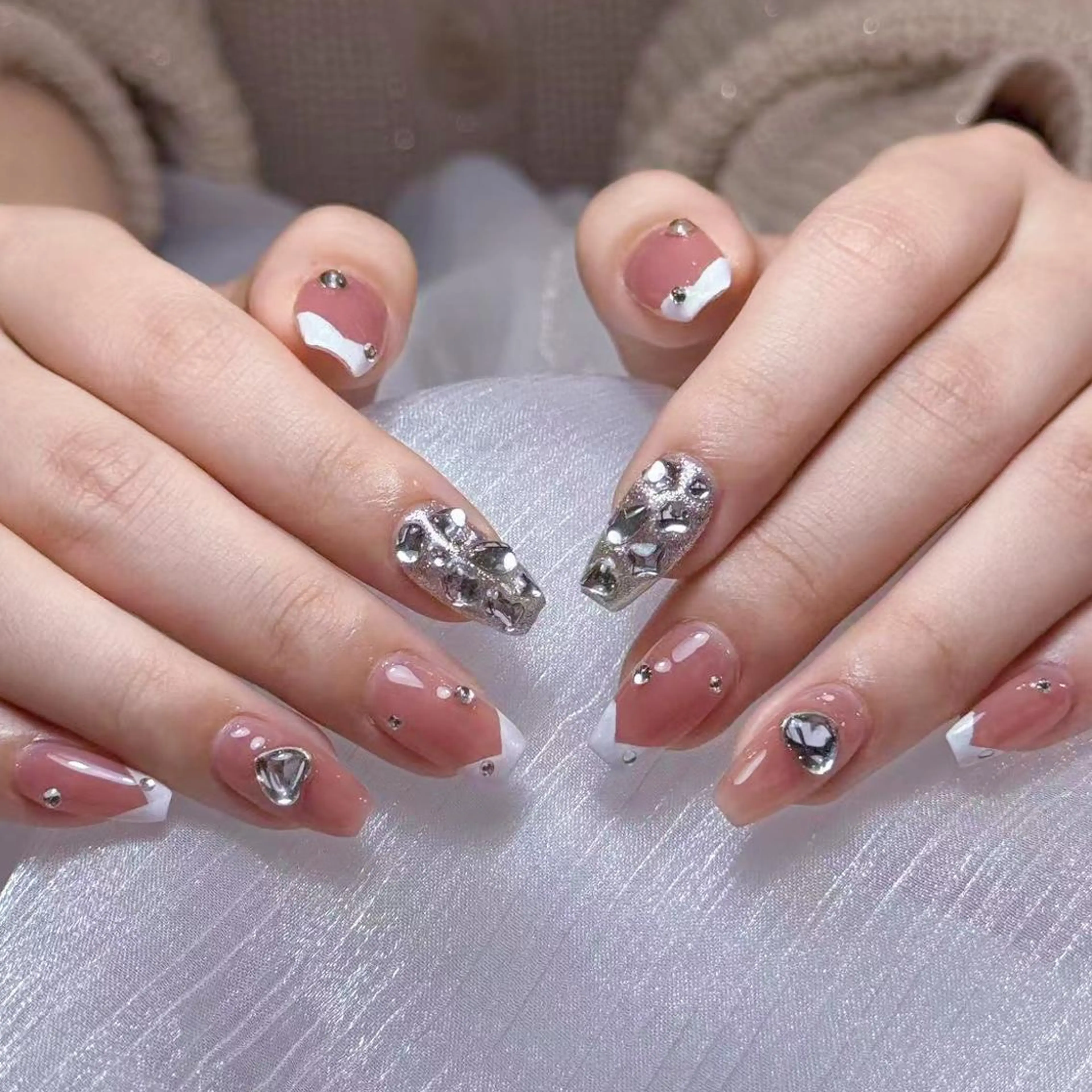 ネイル アートネイル オーロラネイル ガーリー キラキラネイル 韓国ネイル ハンドネイル YOYO 💅のネイルデザイン