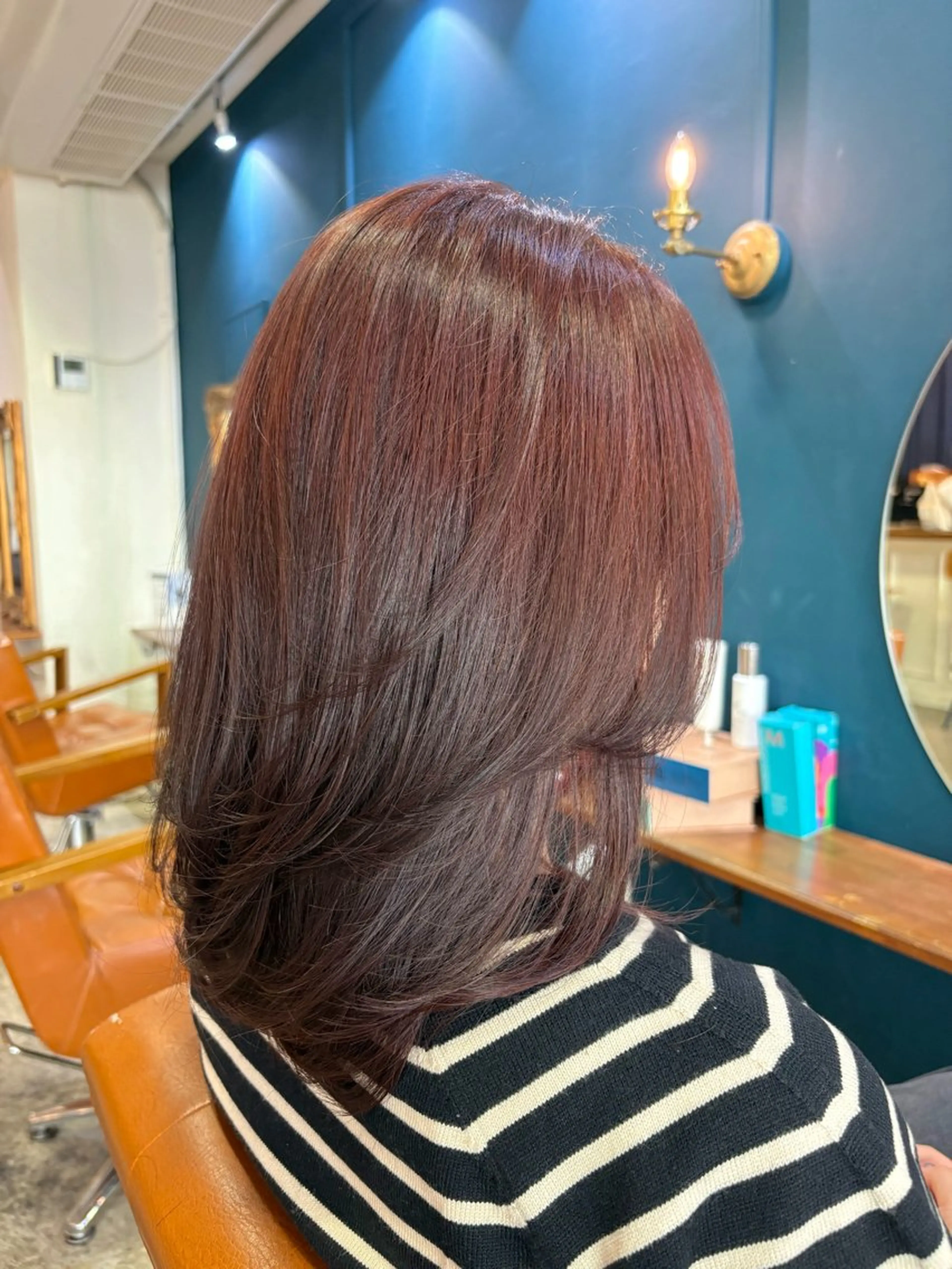 セミロング カラー ヘアアレンジ レッドカラー レイヤーカット カット ヘアカラー トリートメント 山崎 澪のヘアスタイル