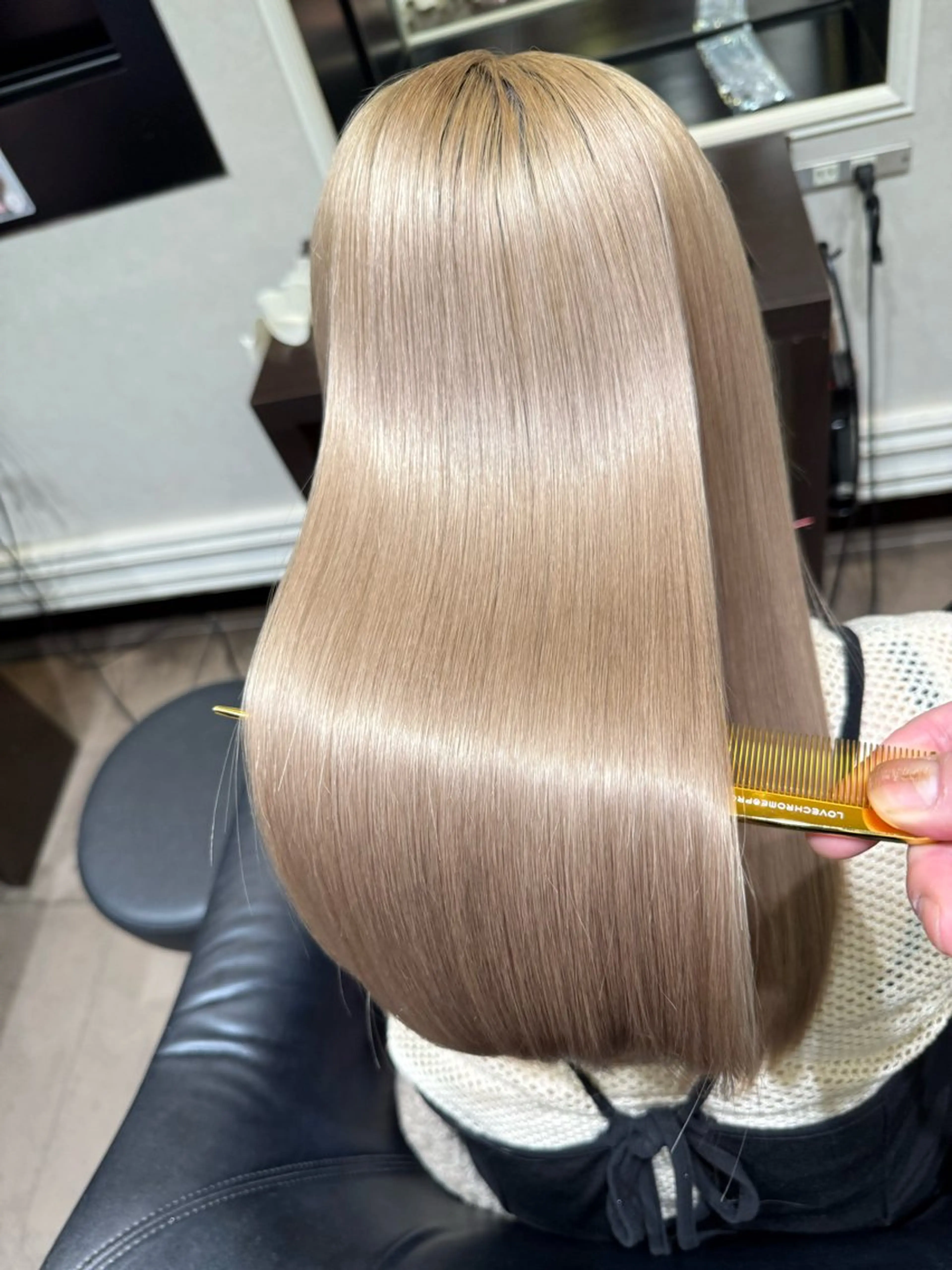 ロング カラー ベージュカラー ミルクティーベージュ カット ヘアカラー トリートメント 髪質改善✨艶髪師 黒木大貴のヘアスタイル