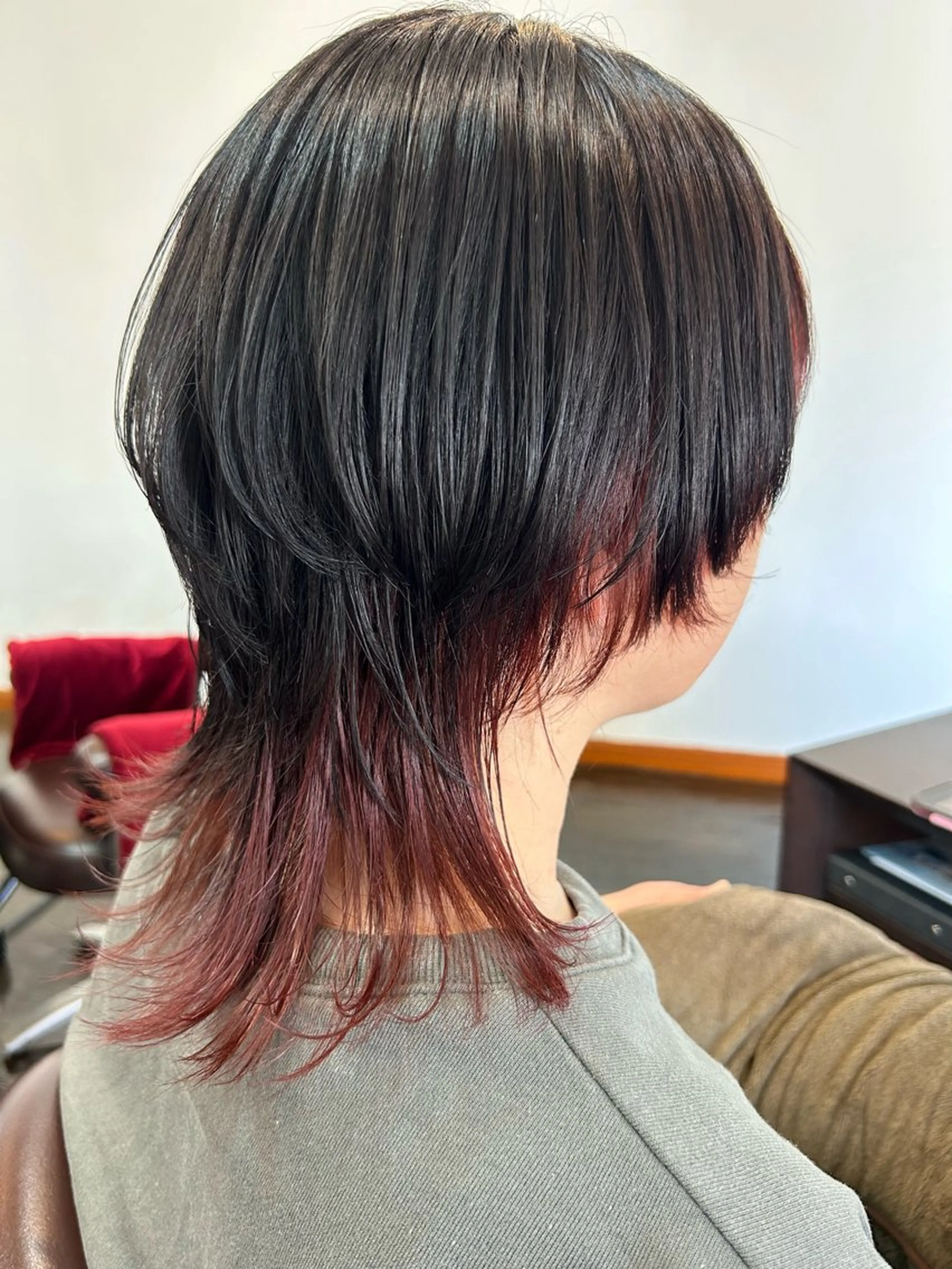 カラー ブラウンカラー インナーカラー レッドカラー 坂本 瑞季のヘアスタイル