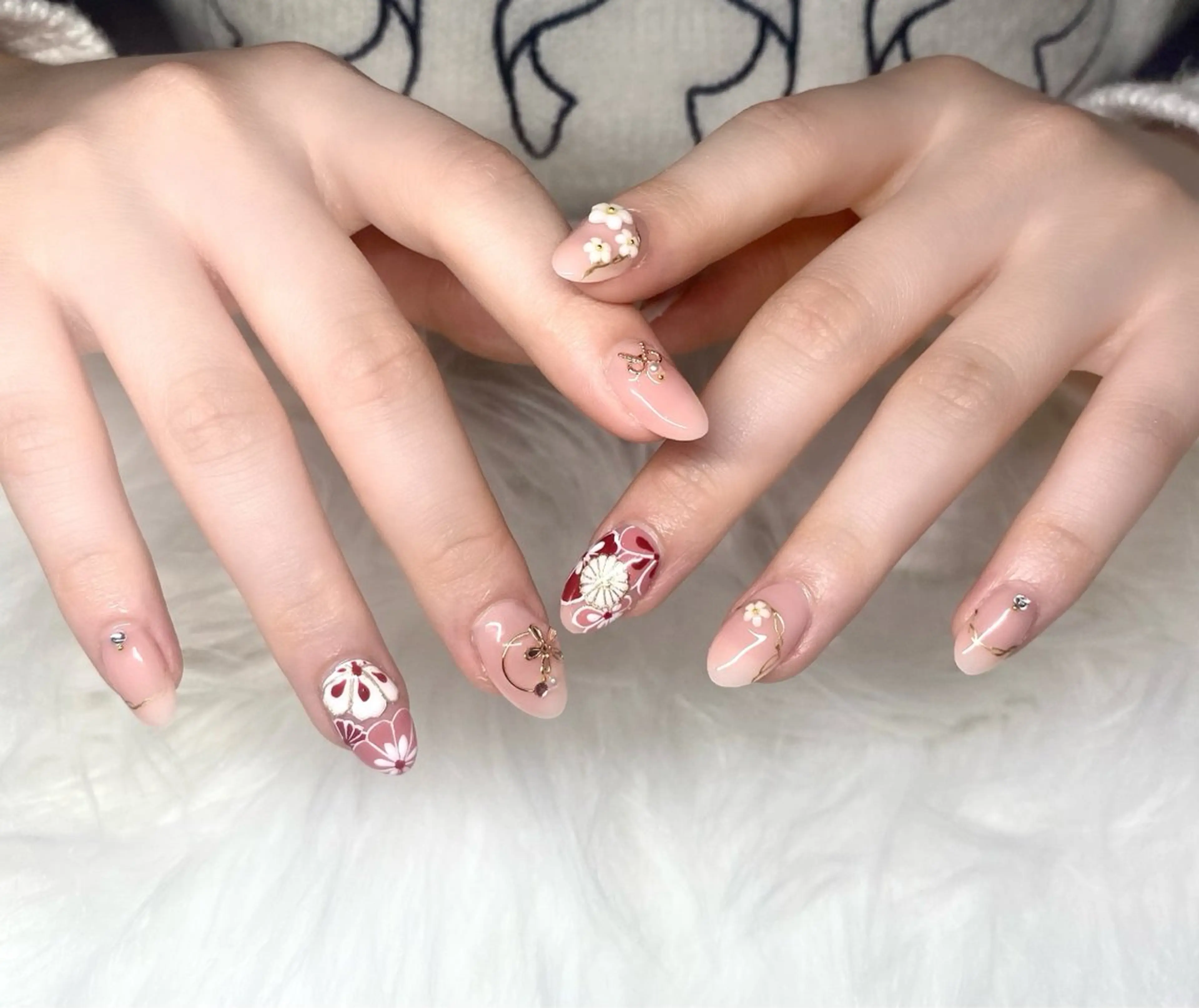 ネイル 成人式 ハンドネイル Hi Beauty 渋谷(ネイル、ハイパーナイフ6、脂肪れいきゃく、マッサージ&エステサロン)所属・Hi beauty 渋谷のネイルデザイン