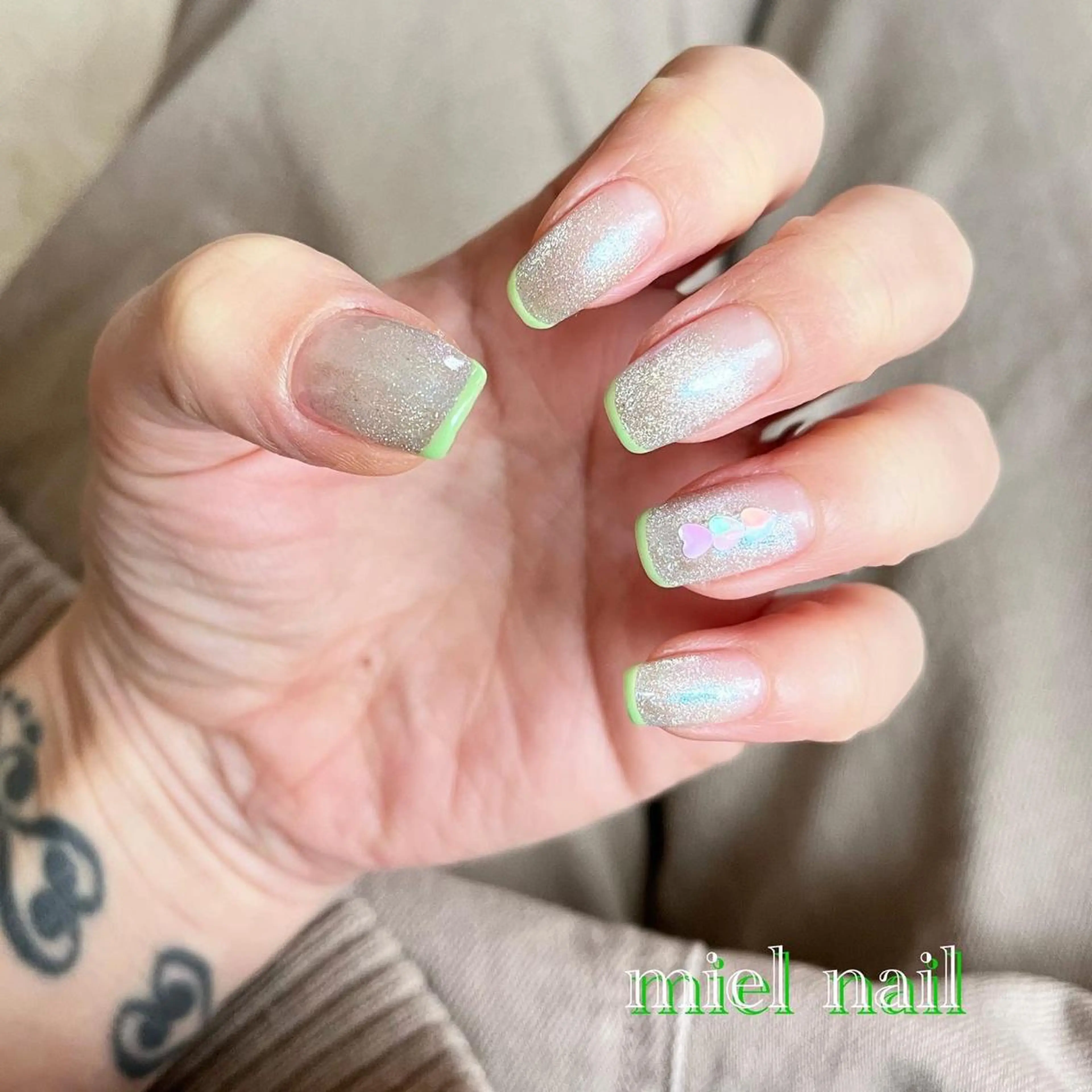 ネイル フレンチネイル ハート ホログラムネイル マグネットネイル 春ネイル miel nailのネイルデザイン