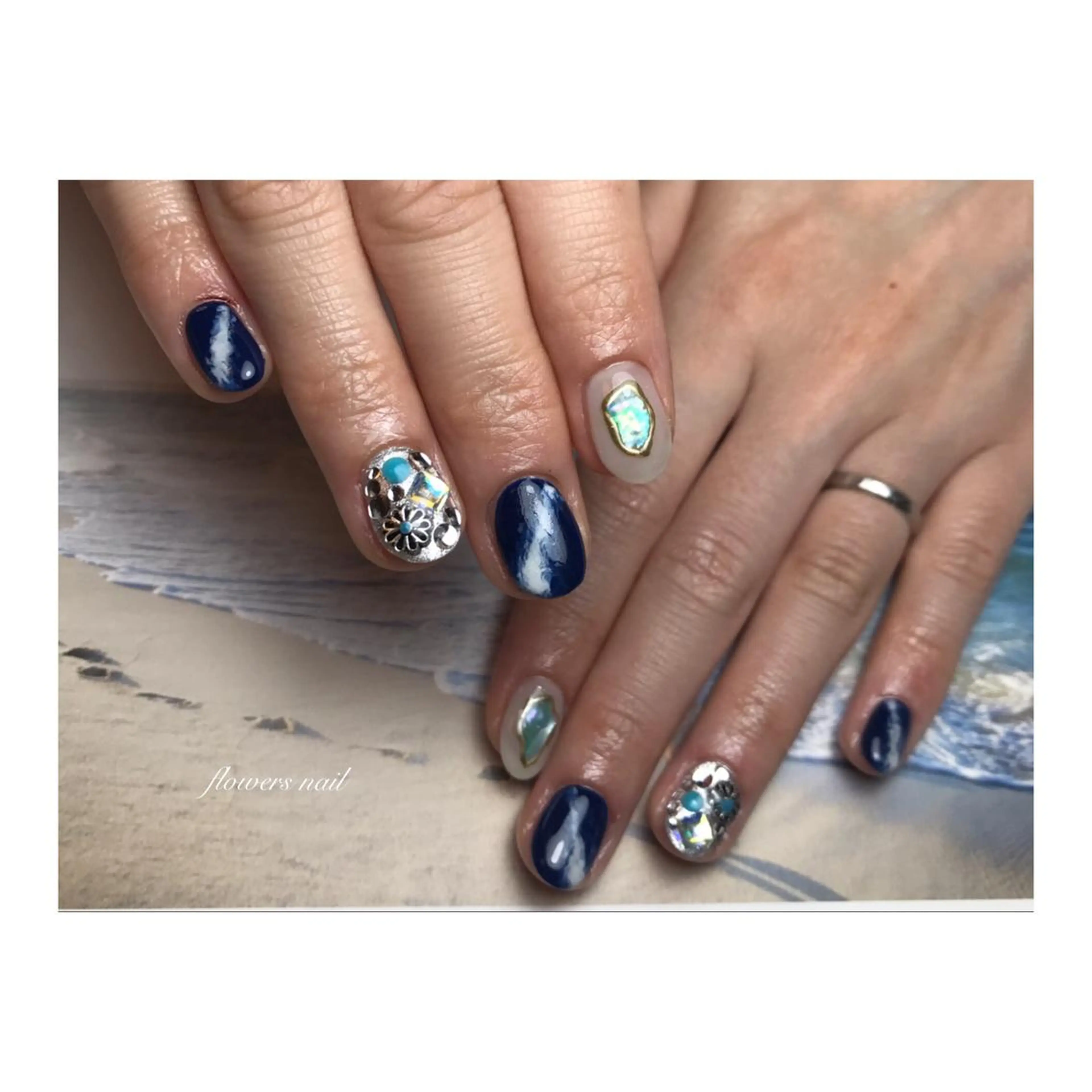 ネイル ストーンネイル flowers nailのネイルデザイン